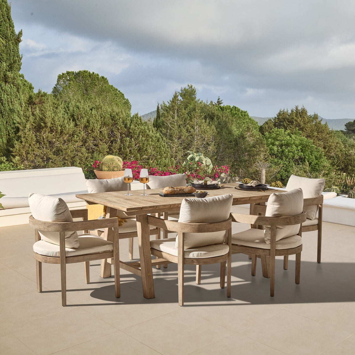 6_KURO_CHAIRS_AND_SHIRO_DINING_TABLE