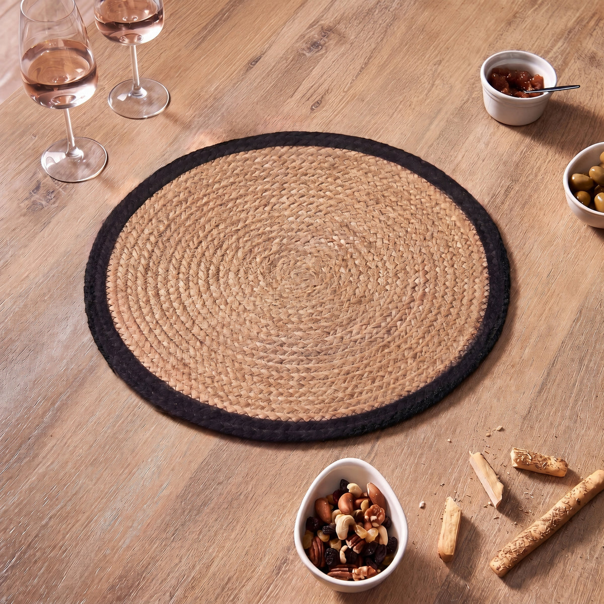 Satara 35cm Round Jute Placemats - Set of 4 - Whitewash with Black Border