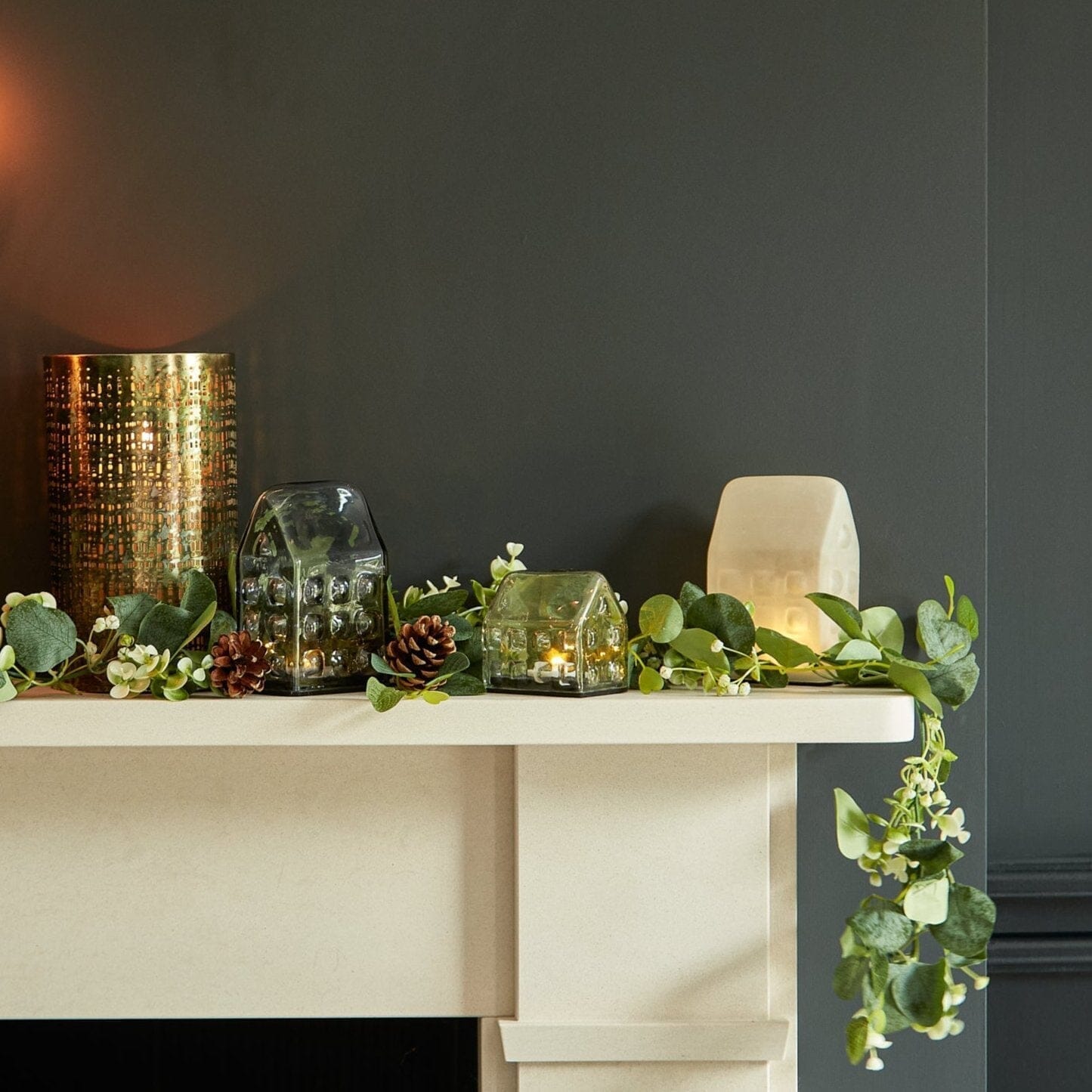 Brockley 8cm Glass LED Light Up House - Clear