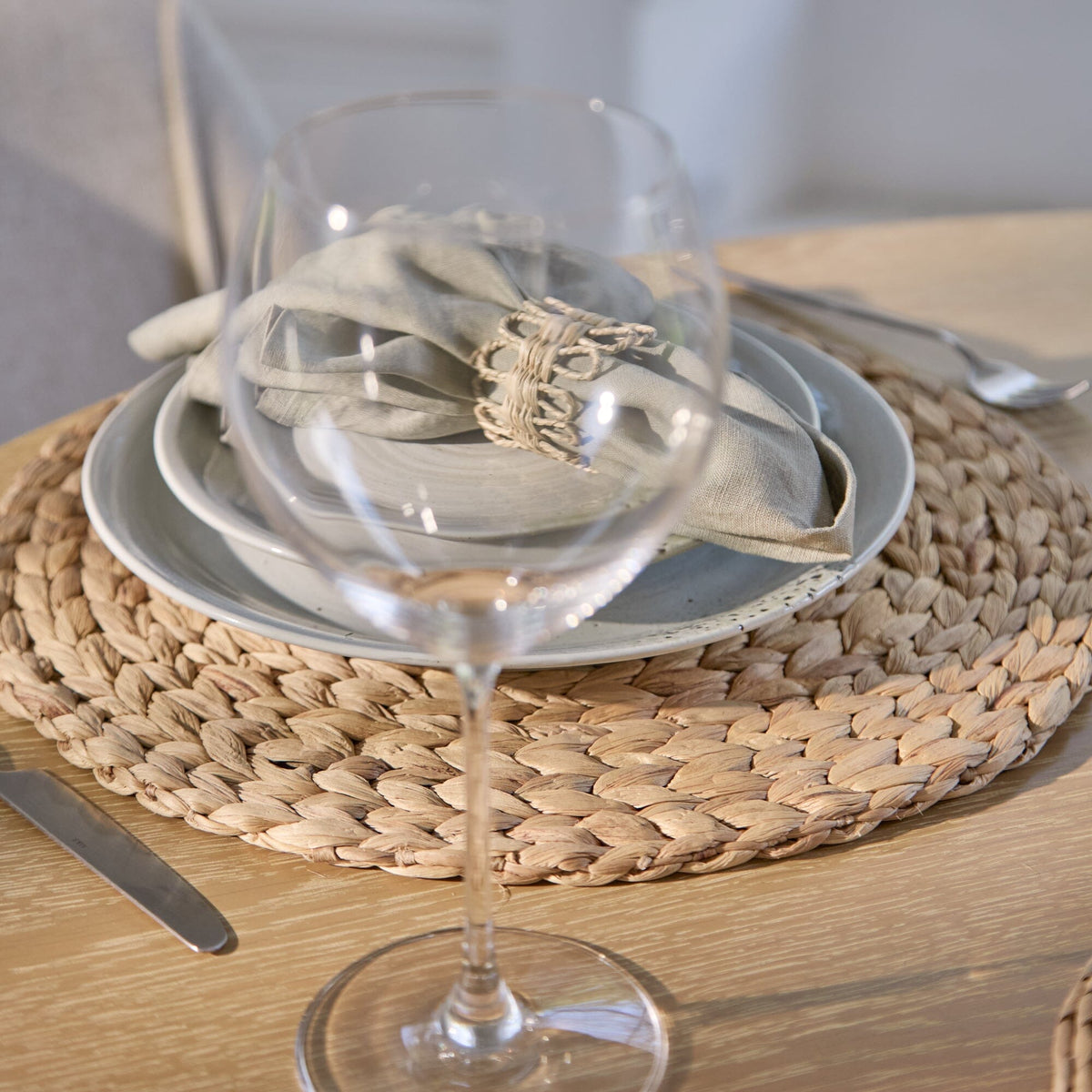 Farren Whitewash Oak Round Dining Table Set - 4 Seater - Freya Sand Dining Chairs - Whitewash Oak Legs