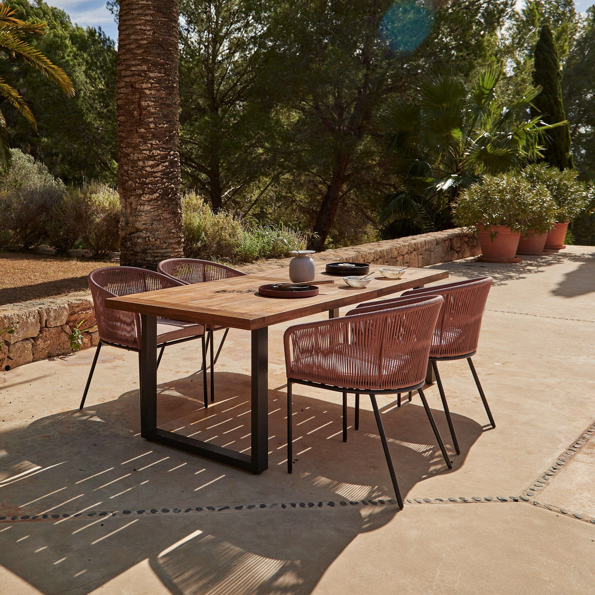 Hali 4 Seater Wooden Outdoor Dining Set with Hali Pink Chairs & Grey LED Premium Parasol - 175cm