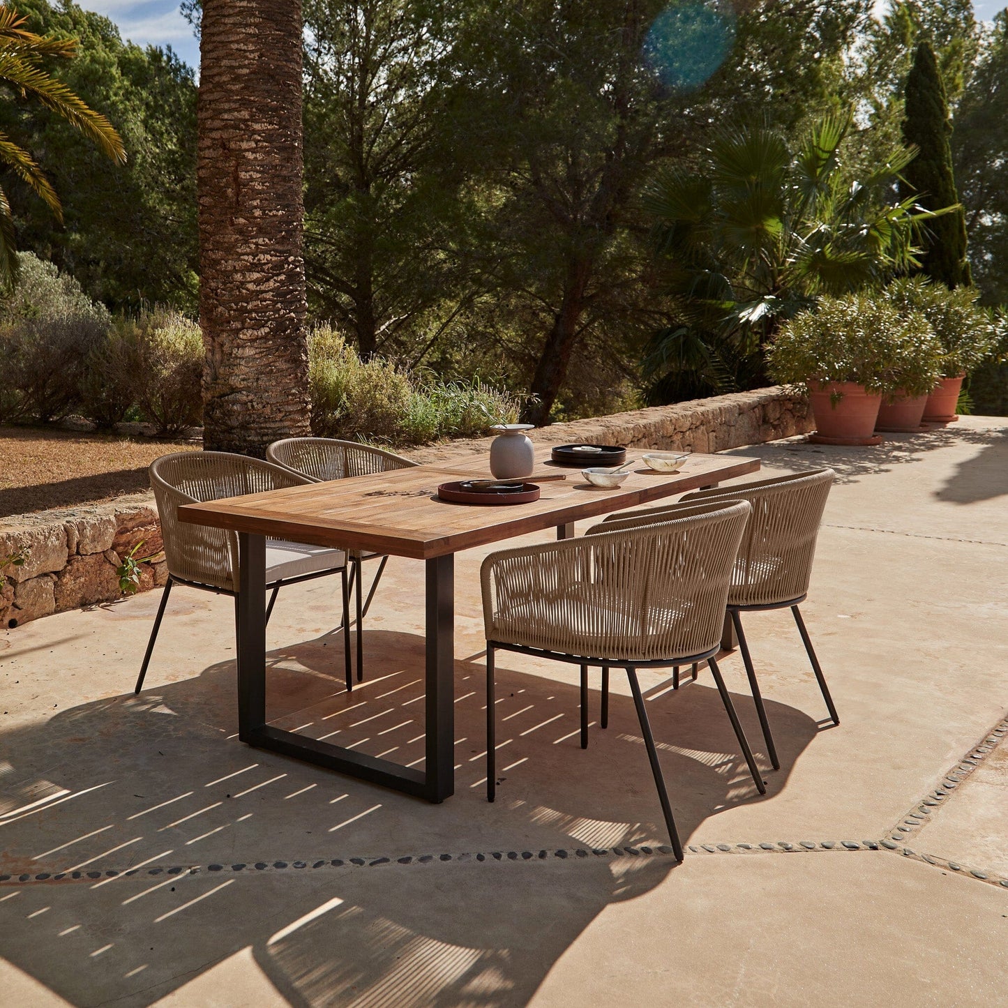 Hali 4 Seater Wooden Outdoor Dining Set with Hali Natural Chairs & Cream Led Premium Cantilever Parasol - 175cm