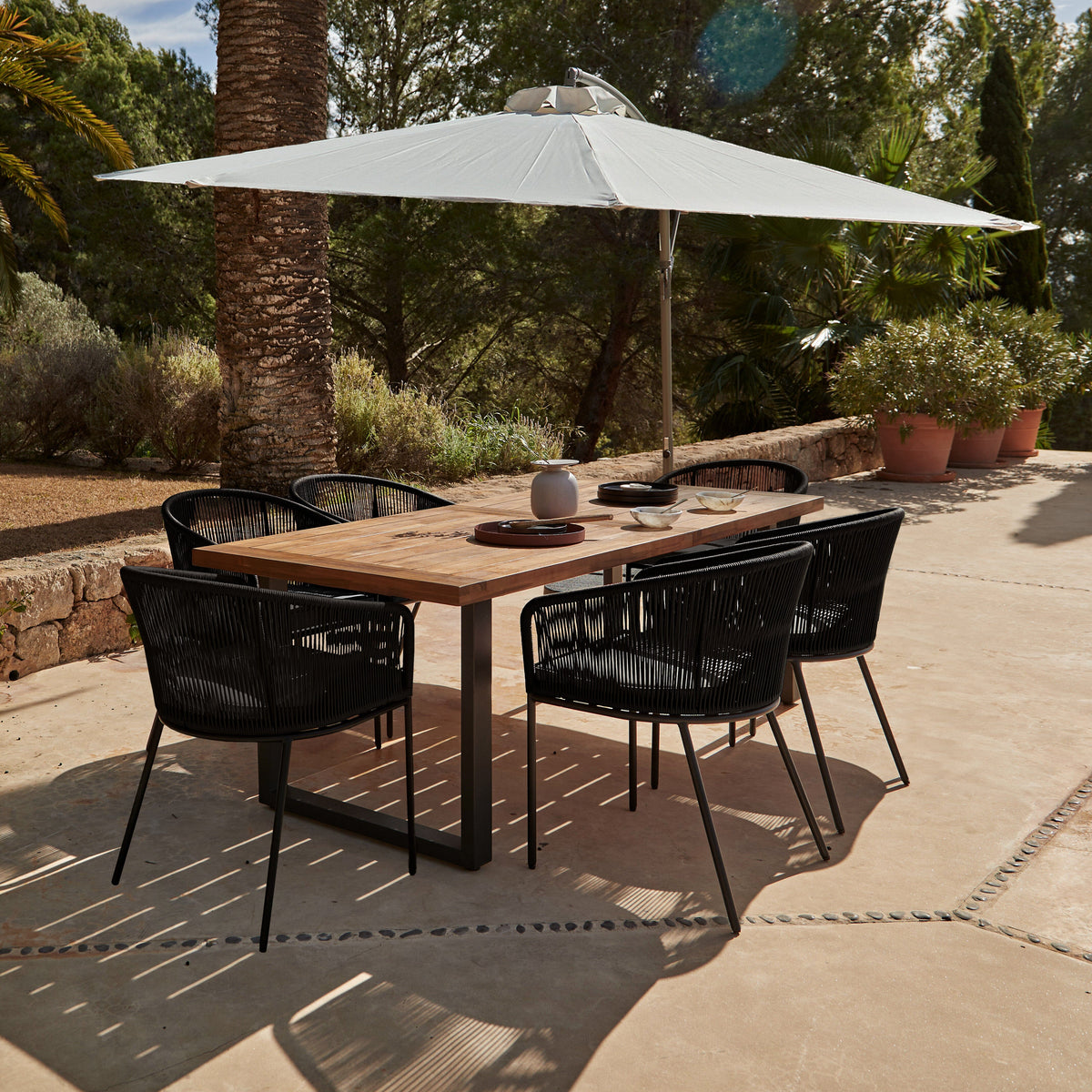 Hali 6 Seater Wooden Outdoor Dining Set with Hali Black Chairs & Cream Lean Over Parasol - 175cm