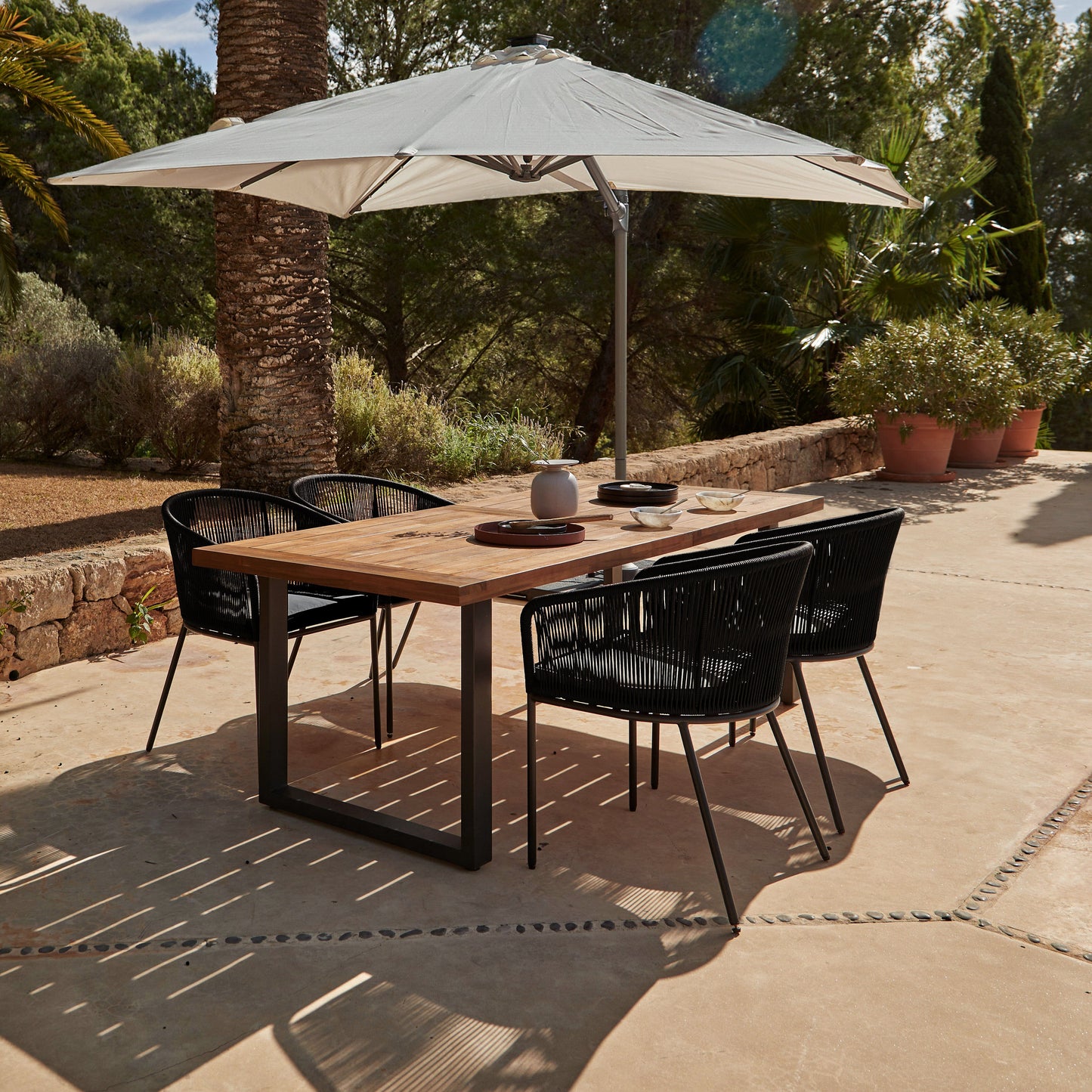 Hali 4 Seater Wooden Outdoor Dining Set with Hali Black Chairs & Cream Premium Cantilever Parasol - 175cm