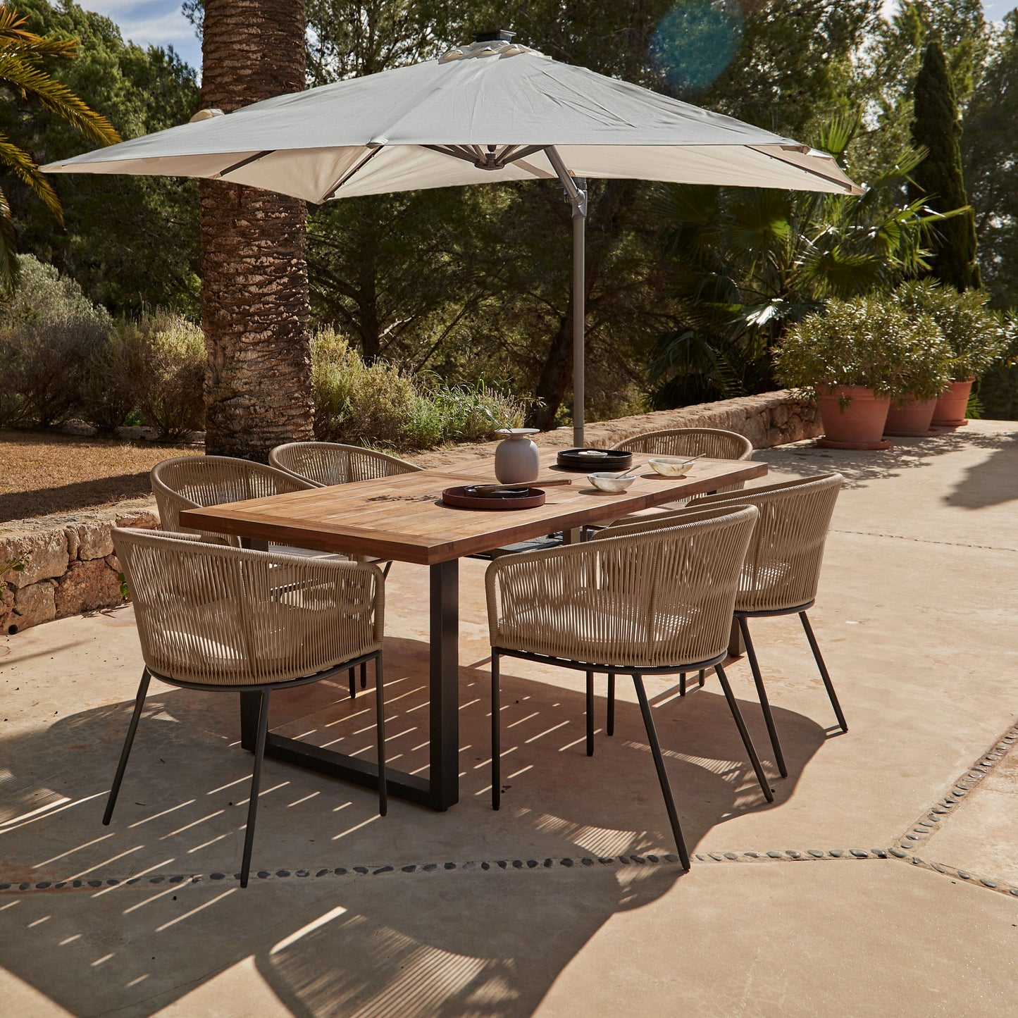 Hali 6 Seater Wooden Outdoor Dining Set with Hali Natural Chairs & Cream Premium Cantilever Parasol - 175cm