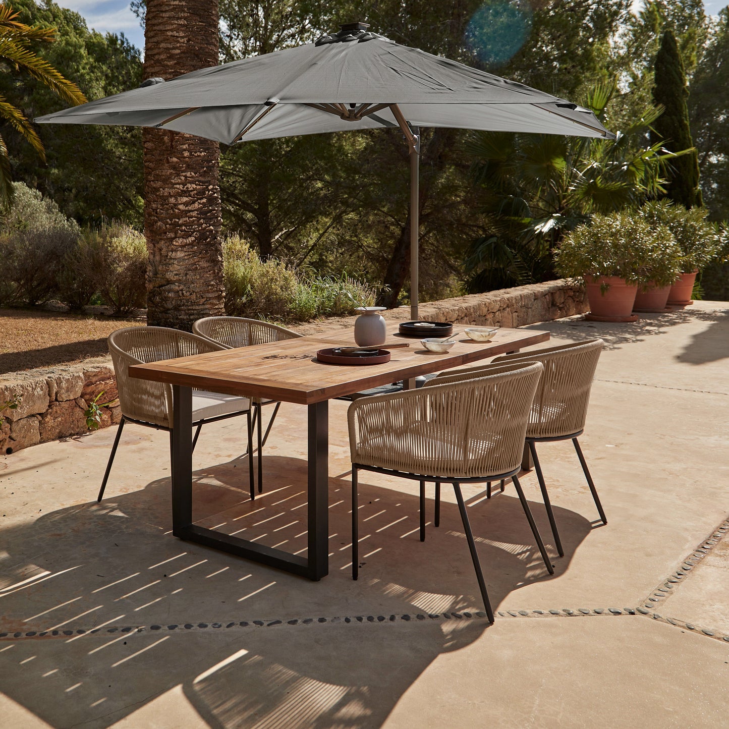 Hali 4 Seater Wooden Outdoor Dining Set with Hali Natural Chairs & Grey Premium Cantilever Parasol - 175cm