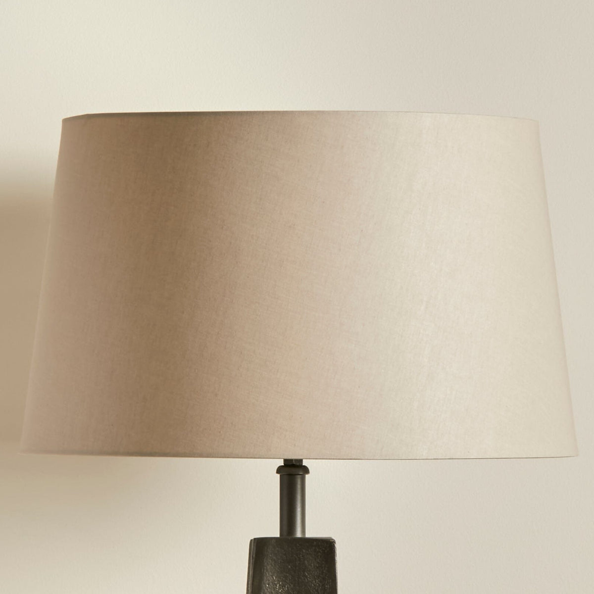 Hellend-lamp-laura-james