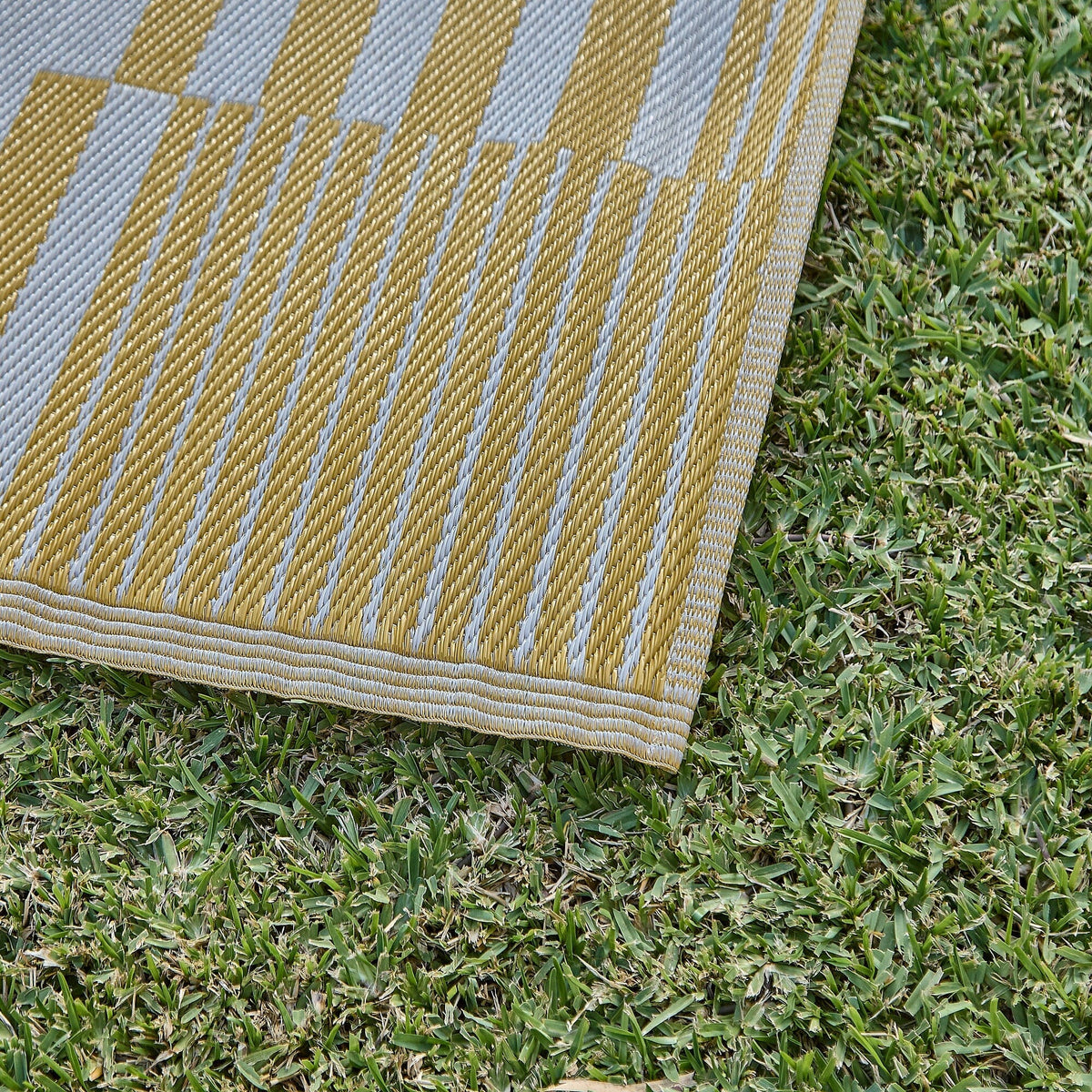 OUTLET - Hemsby 200x290cm Garden Rug - Yellow