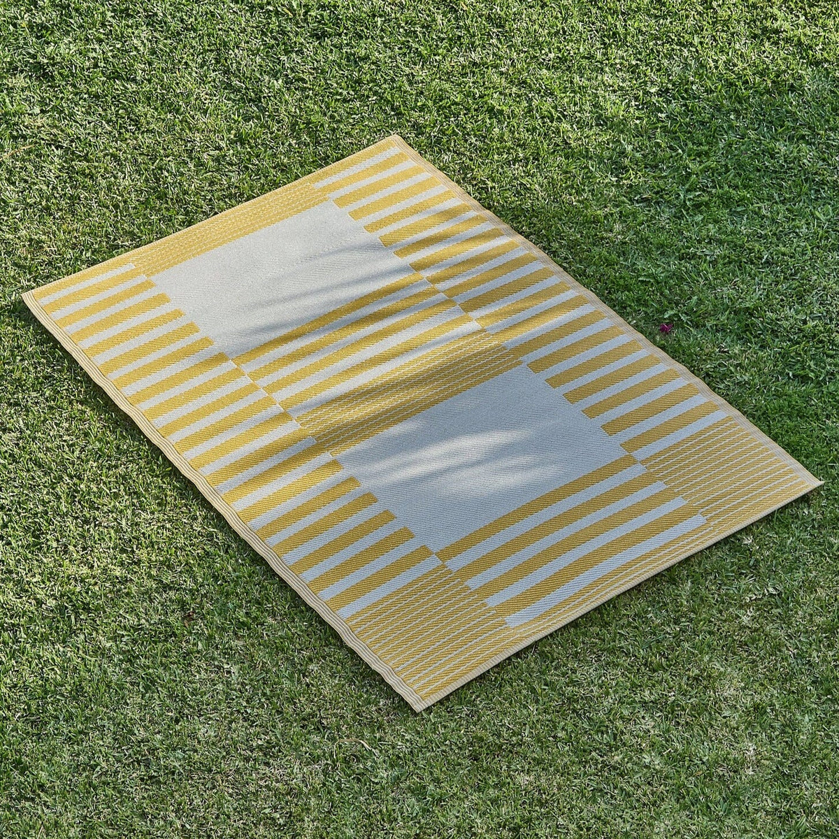 Hemsby 160 x 230cm Garden Rug - Yellow