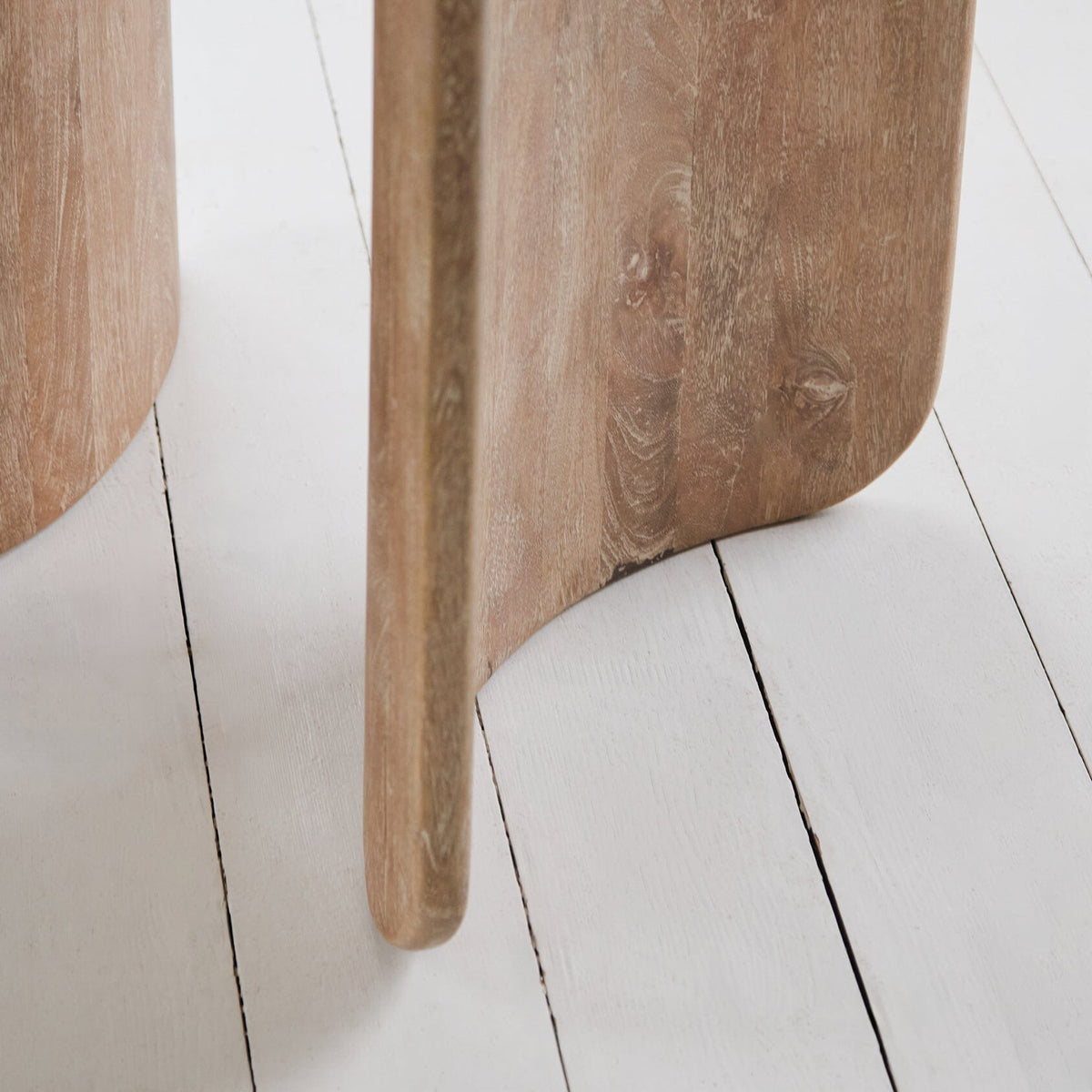 Imogen Chalked Mango Wood Round Dining Table - 120cm - Laura James