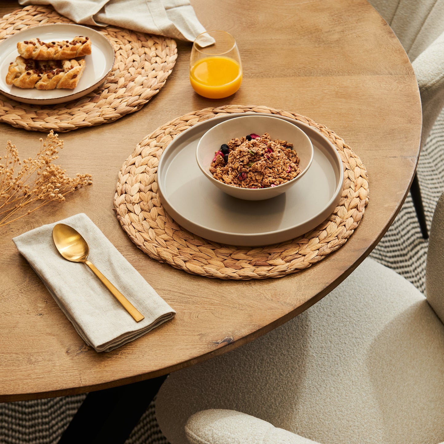 Levi Mango wood Dining Set - 4 Seater - Cleo Boucle Dining Chairs with Black Legs - Laura James
