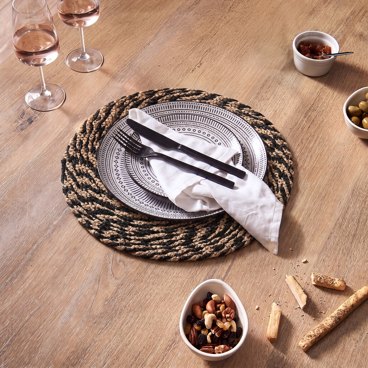 Satara 35cm Round Jute Placemats - Set of 4 - Whitewash & Black Marl