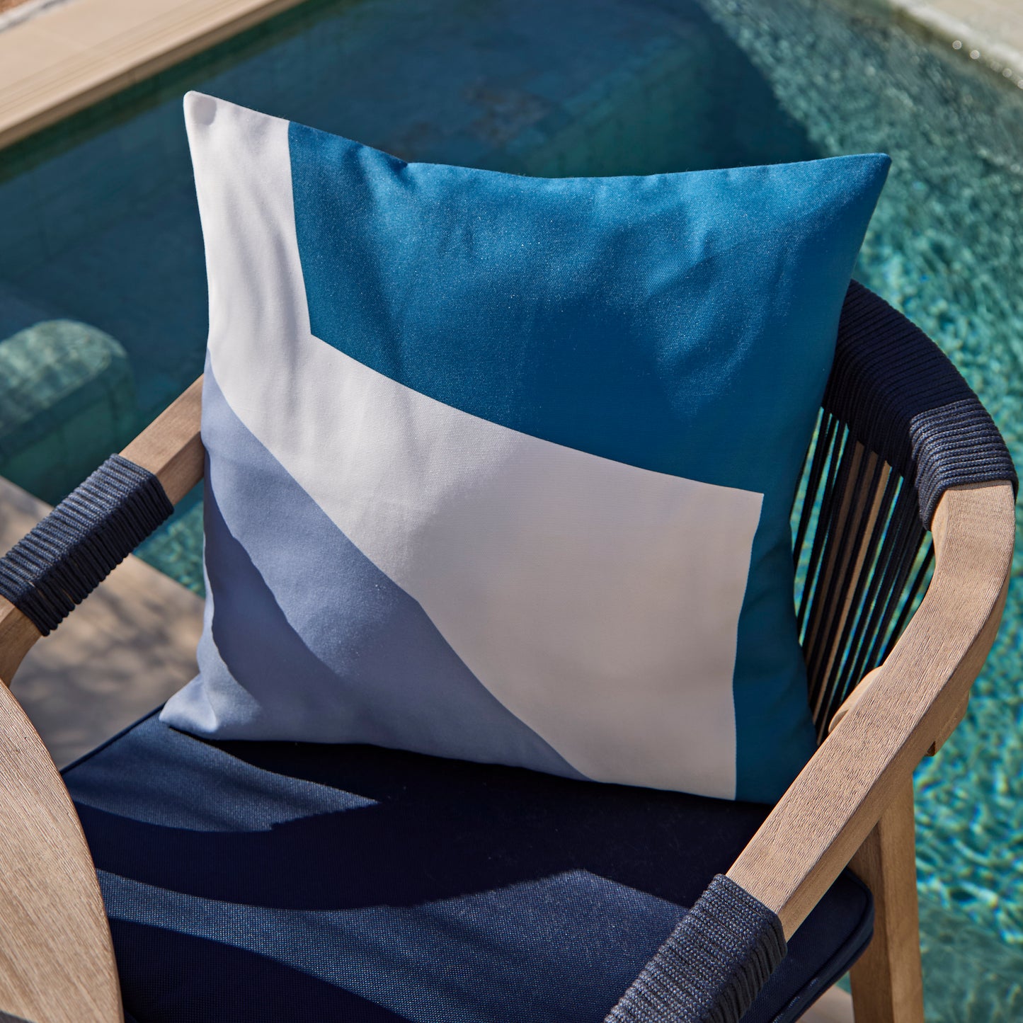 Shiro 4 Seater Round Wooden Garden Dining Set with Shiro Navy Rope Dining Chairs - 120cm - Laura James