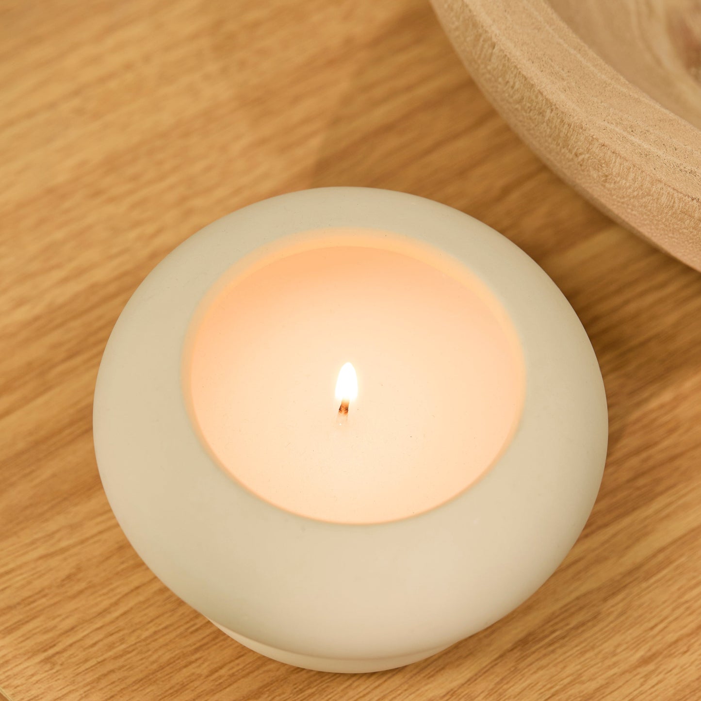 Surbiton_Single_Wick_13cm_Ceramic_Candle_Oud_Wood_and_Rose_Scent_in_Clay-2 - Laura James