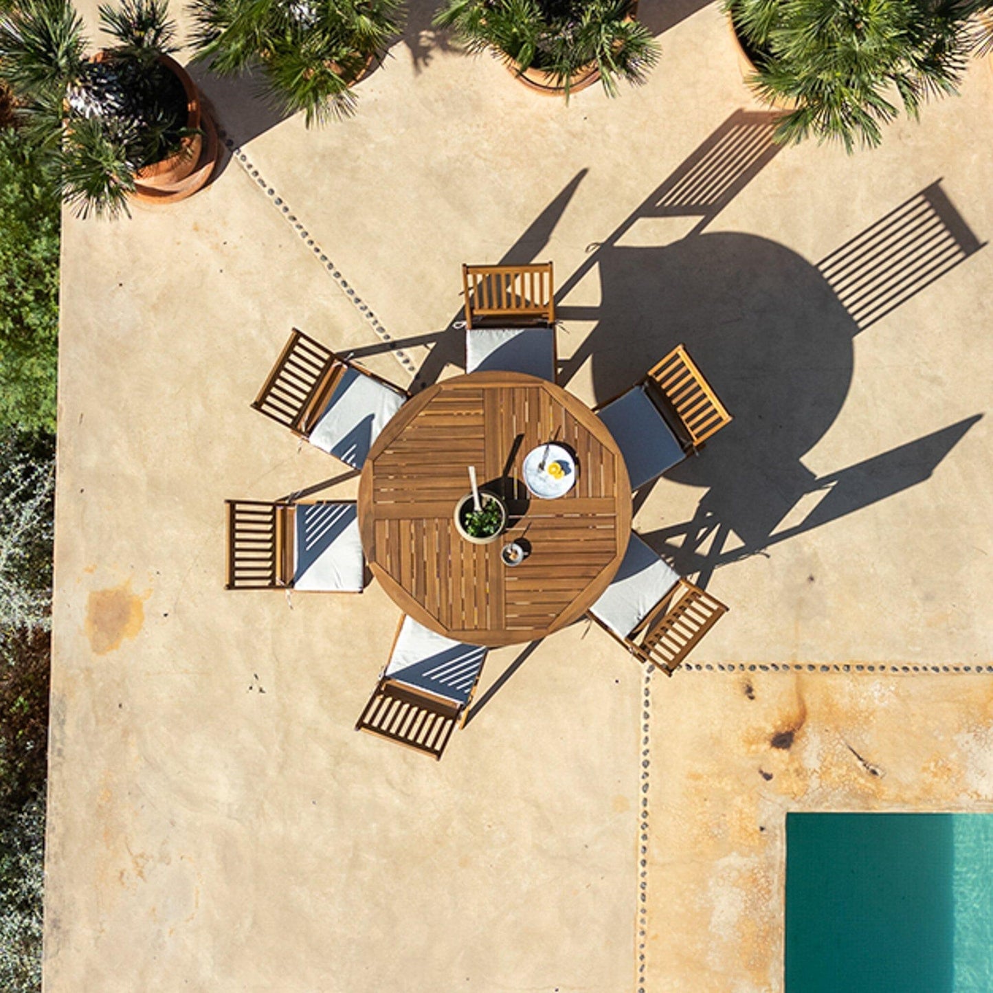 Ashby 6 Seater Round Wooden Dining Set and Cream Parasol - 130cm - Laura James