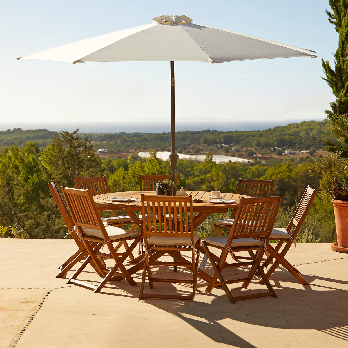 Ashby 8 Seater Wooden Round Garden Dining Set with Cream Parasol - 160cm - Laura James