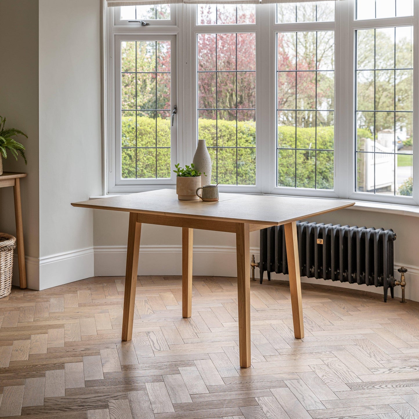 Laura-james-charlie-classic-oak-dining-table-extendable