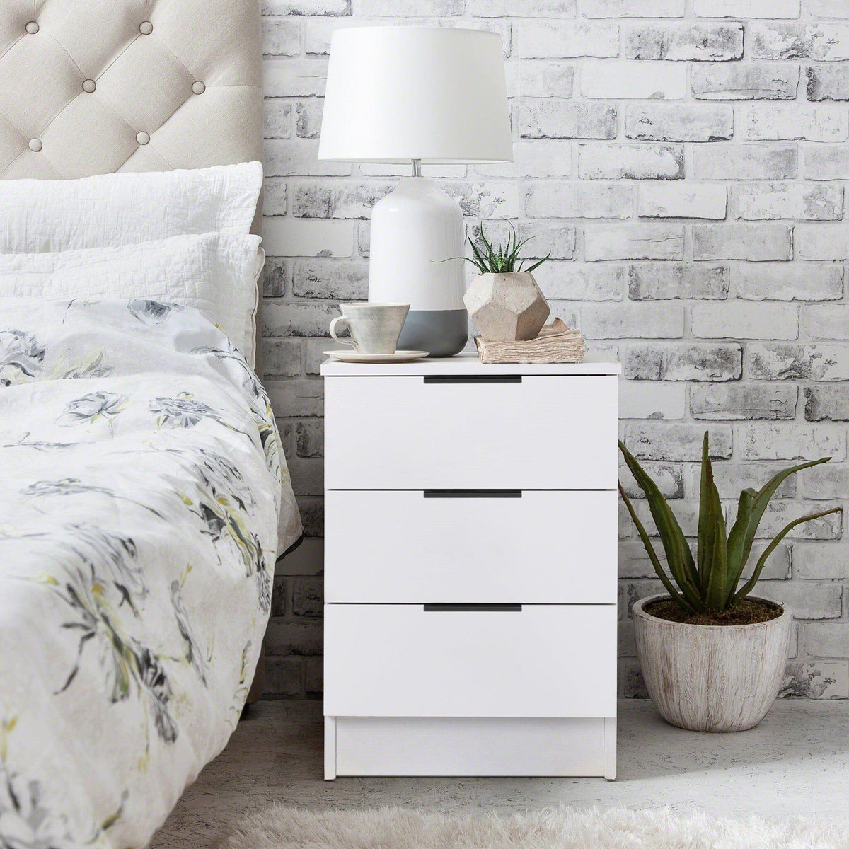 Essie 4 Piece Bedroom Set - 2 over 5 Chest of Drawers - Pure White