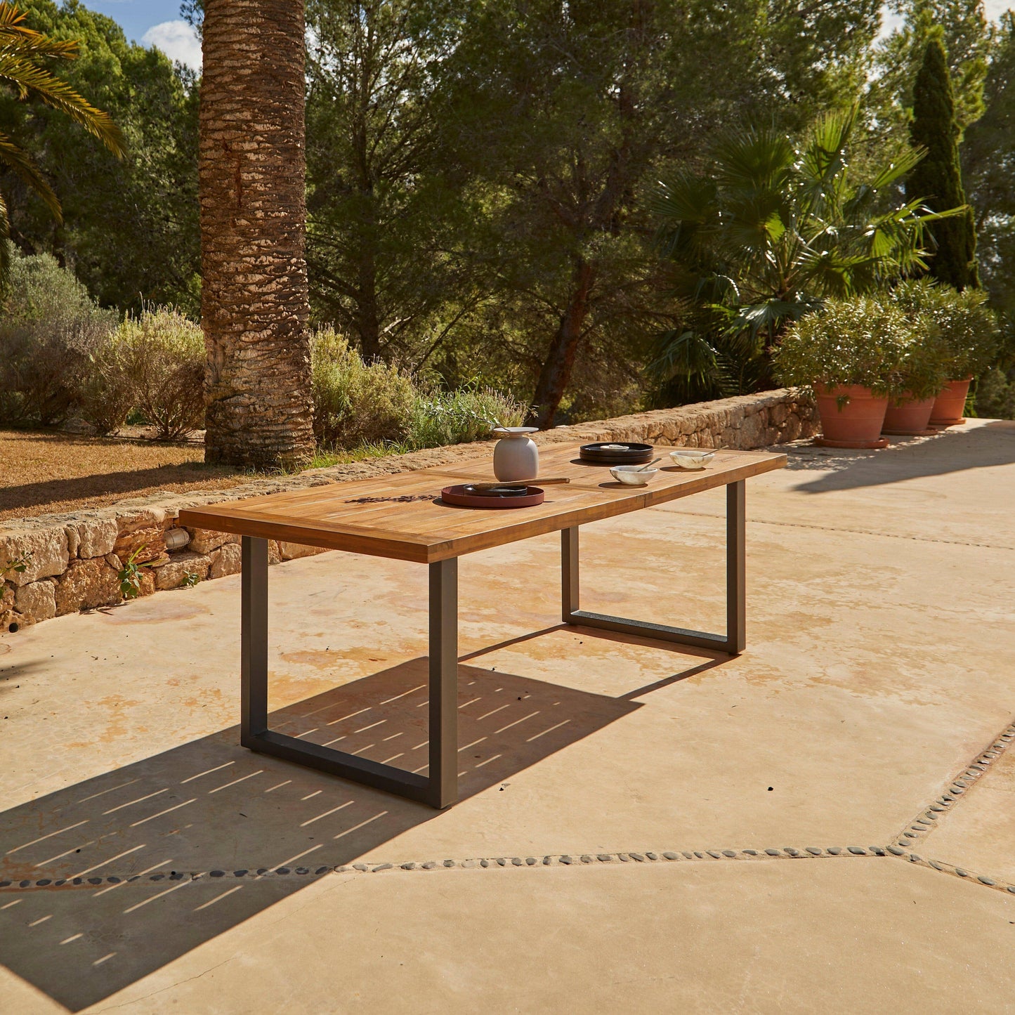 Hali 6 Seater Wooden Outdoor Dining Set with Hali Natural Chairs & Cream Lean Over Parasol - 235cm