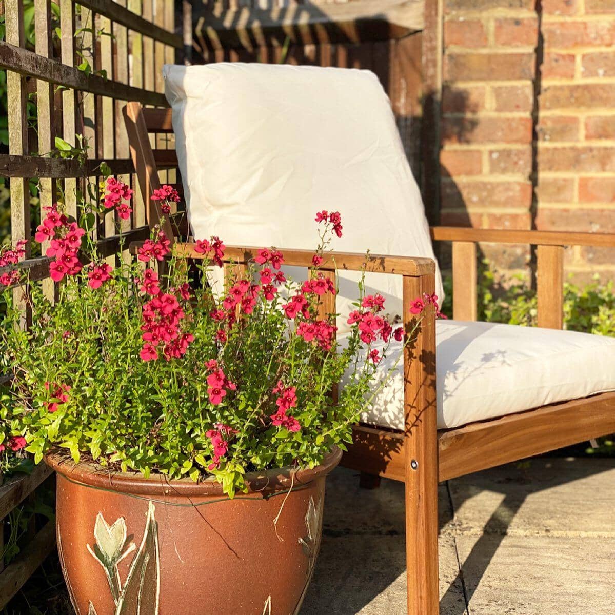 Harrelson Wooden Garden Sofa Set with Grey Lean Over Parasol - Sand
