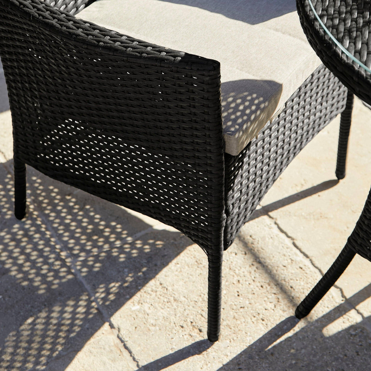 Kemble 4 Seater Rattan Round Garden Dining Set with Grey Parasol - Black Weave