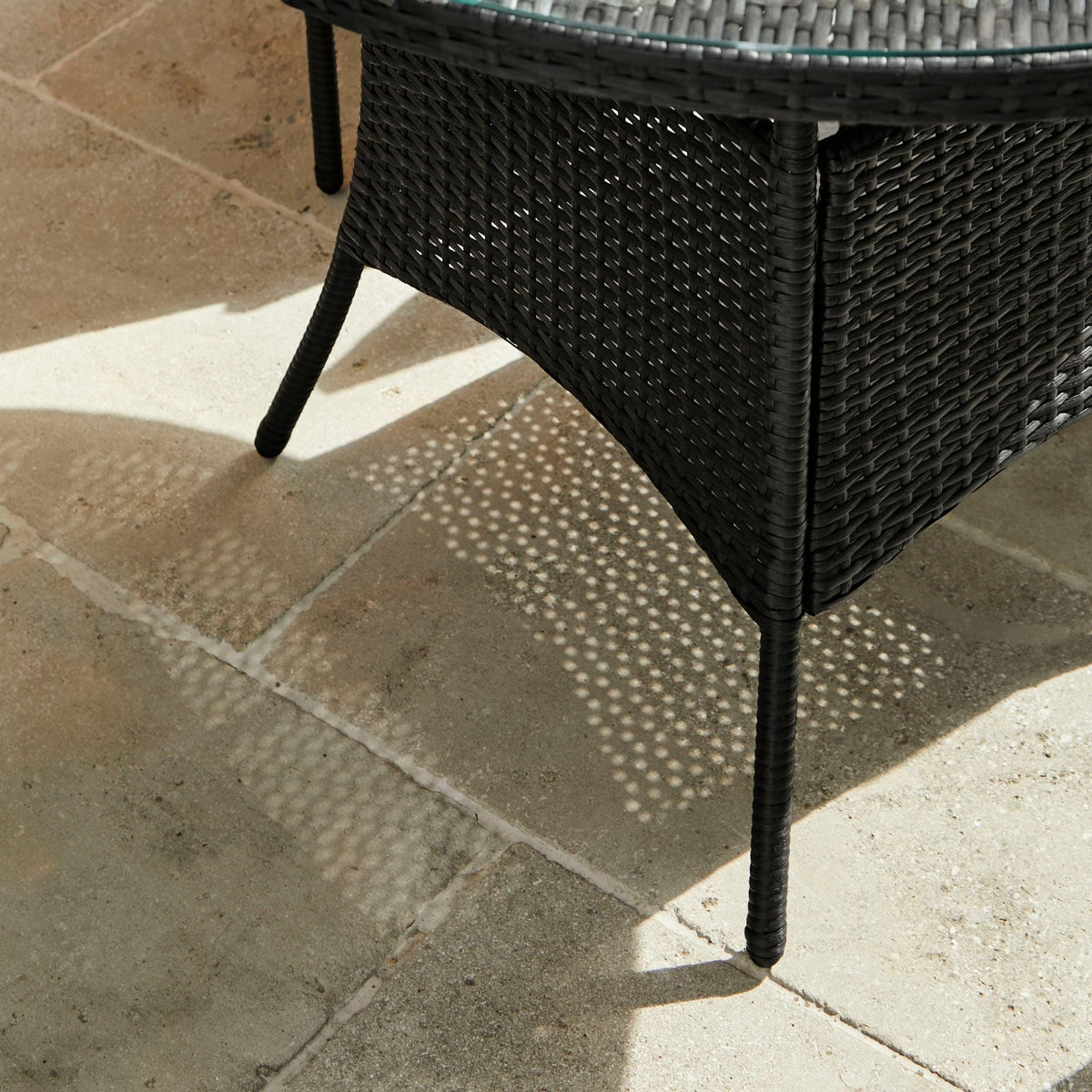 Kemble 4 Seater Rattan Round Garden Dining Set with Grey Parasol - Black Weave