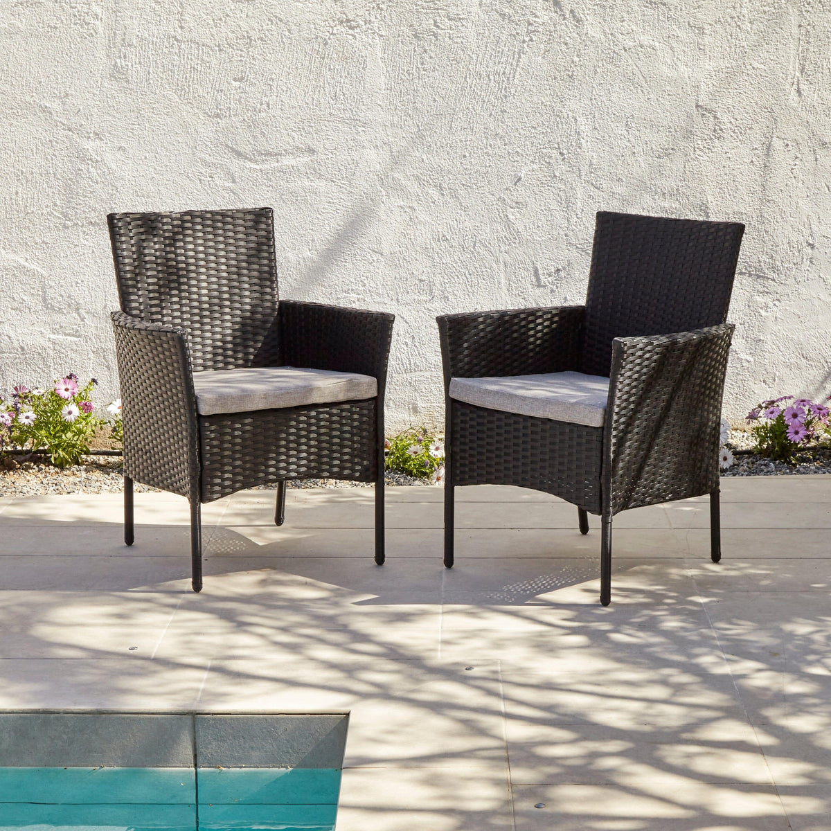 Kemble 4 Seater Rattan Round Dining Set with Grey Parasol - Black - Rattan Garden Furniture - Laura James