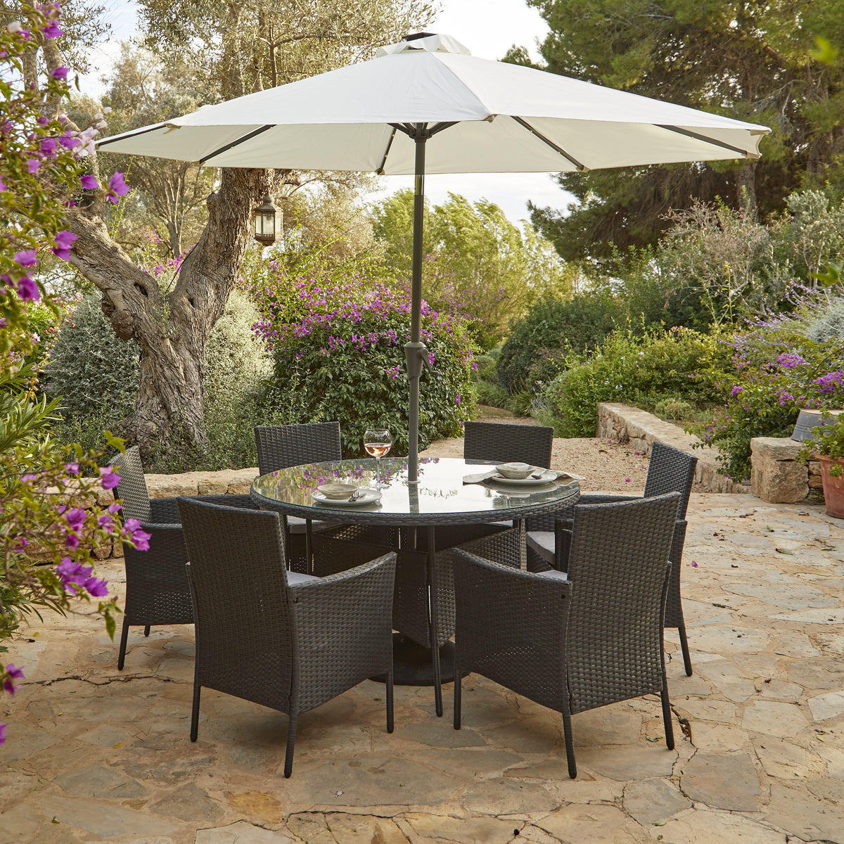 6 Seater Rattan Round Dining Set with Parasol - Rattan Garden Furniture - Black - Laura James