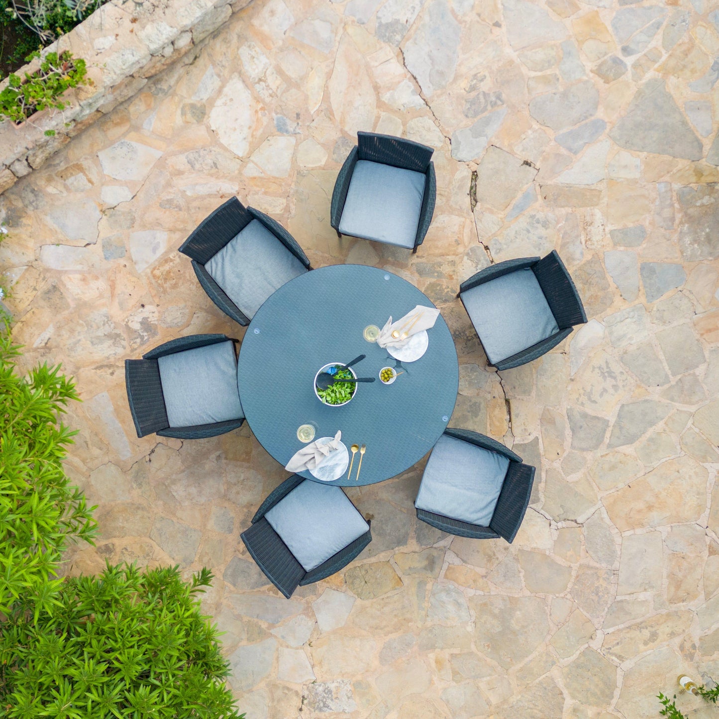 Kemble 6 Seater Rattan Round Outdoor Dining Set with Premium Parasol and Parasol Rain Cover - Black - Laura James