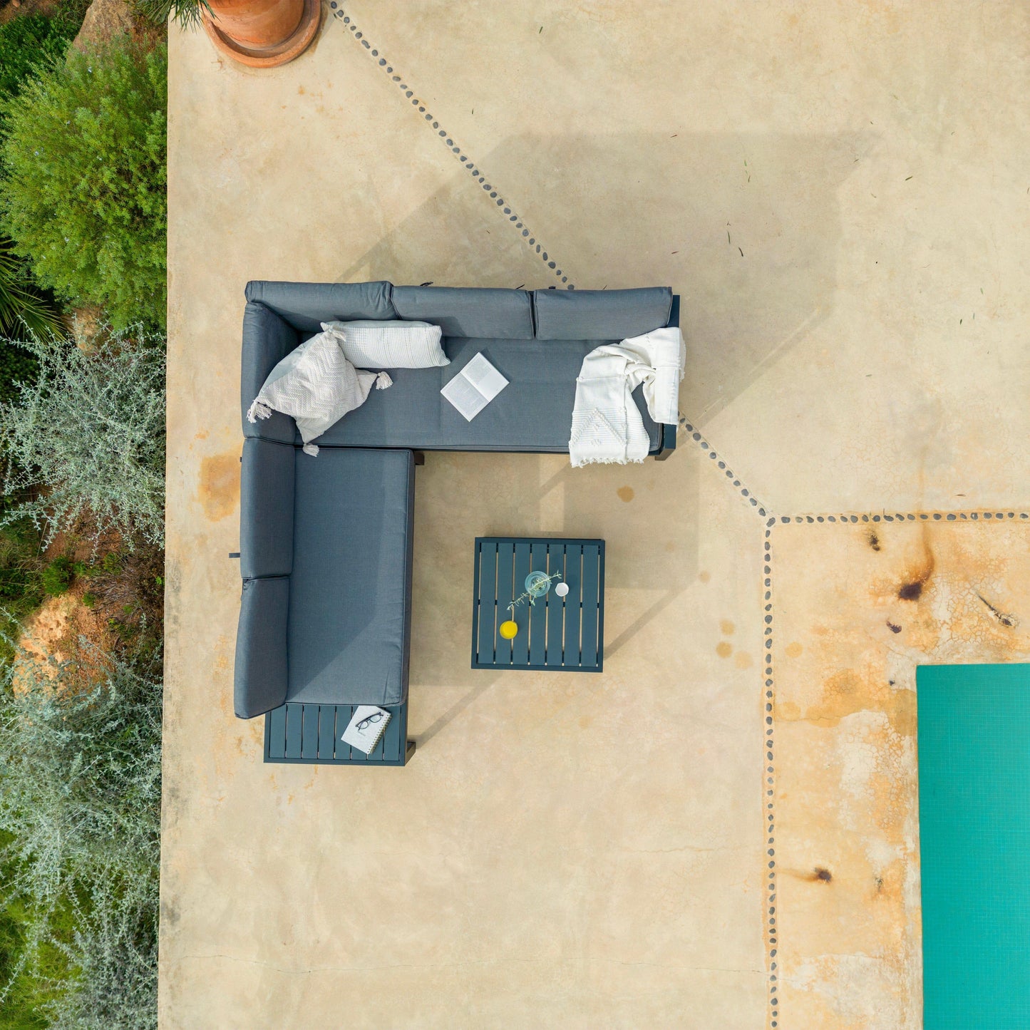 Maia 5 Seater Garden Interchangeable Sofa Set with Cream Premium LED Cantilever Parasol- Grey - Laura James