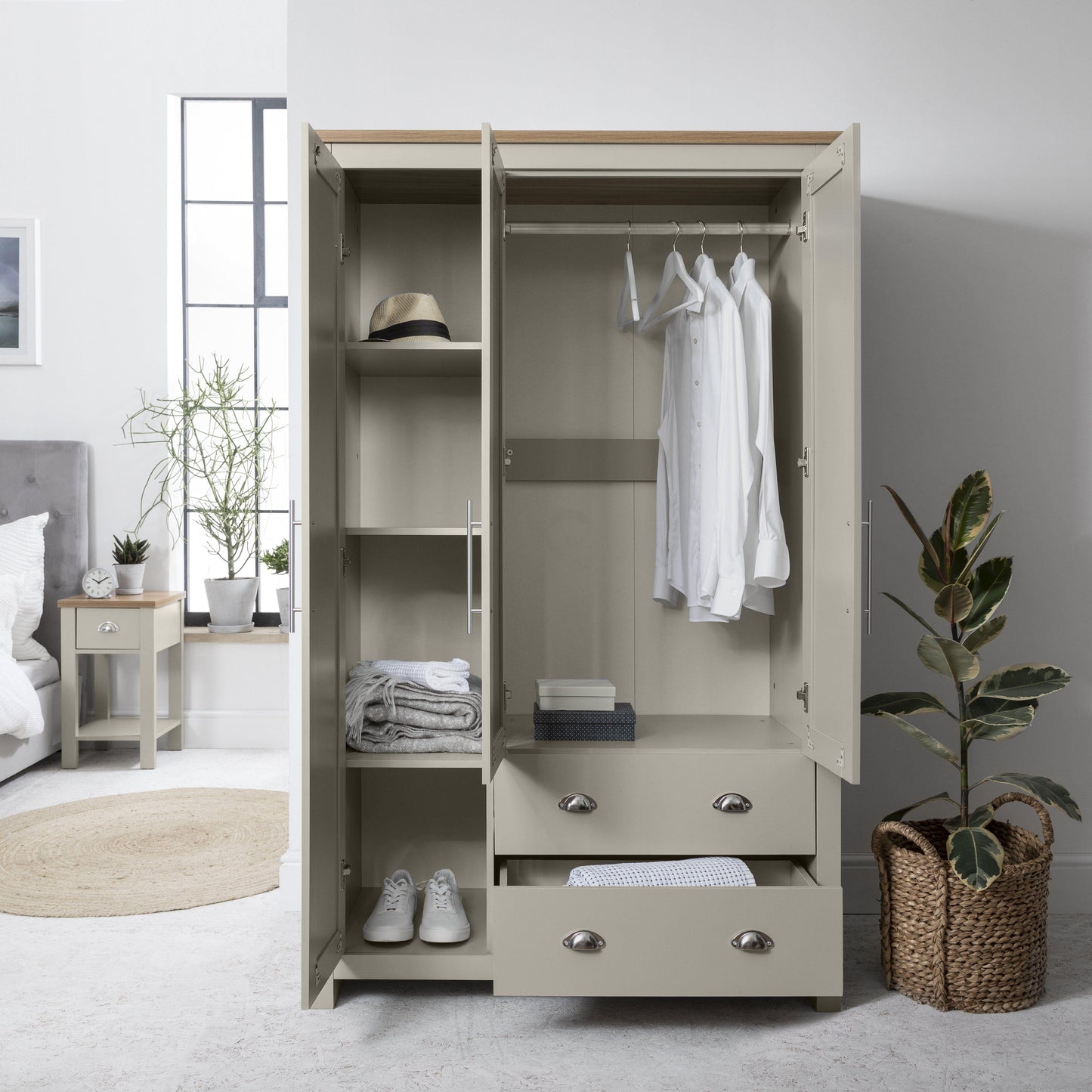 Outlet - Bampton Triple Wardrobe - 3 Doors - 2 Drawers in Grey