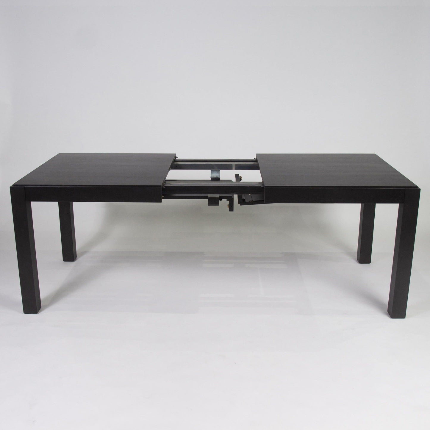 Magnus extendable dining table - black