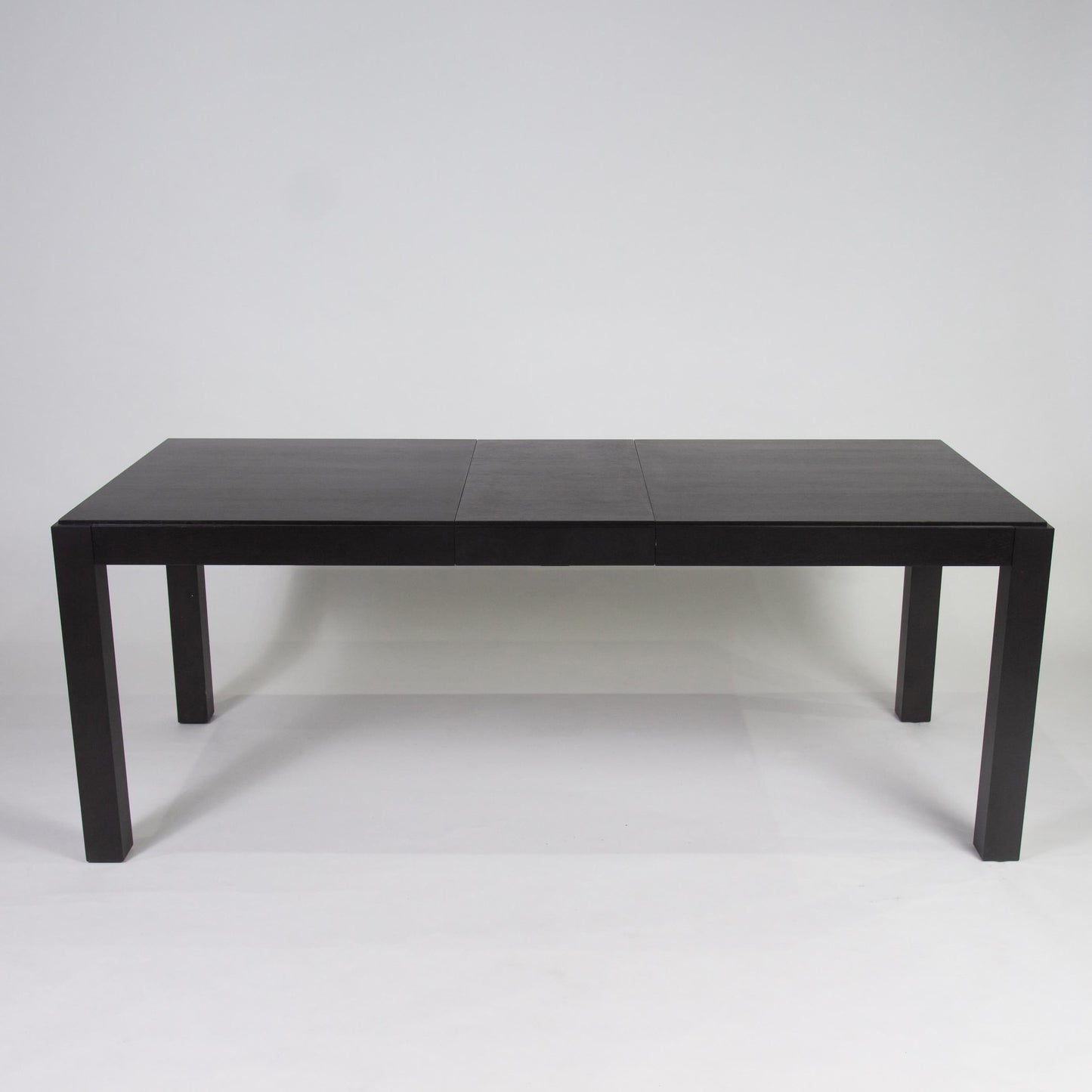 Magnus extendable dining table - black