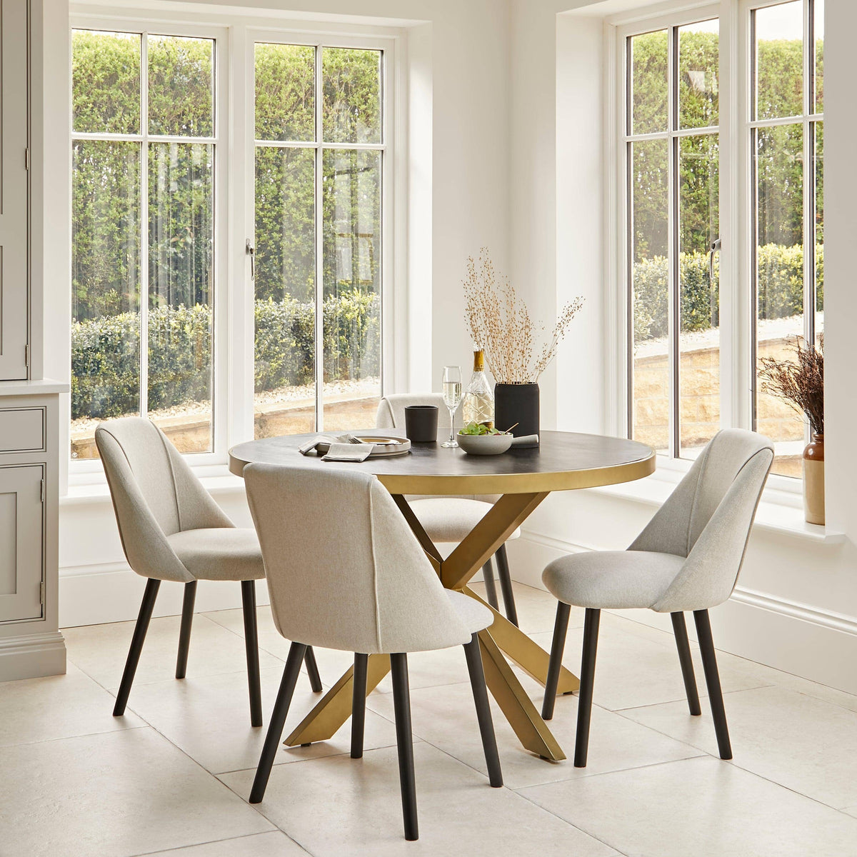 Rayna_round_black_gold_dining_table