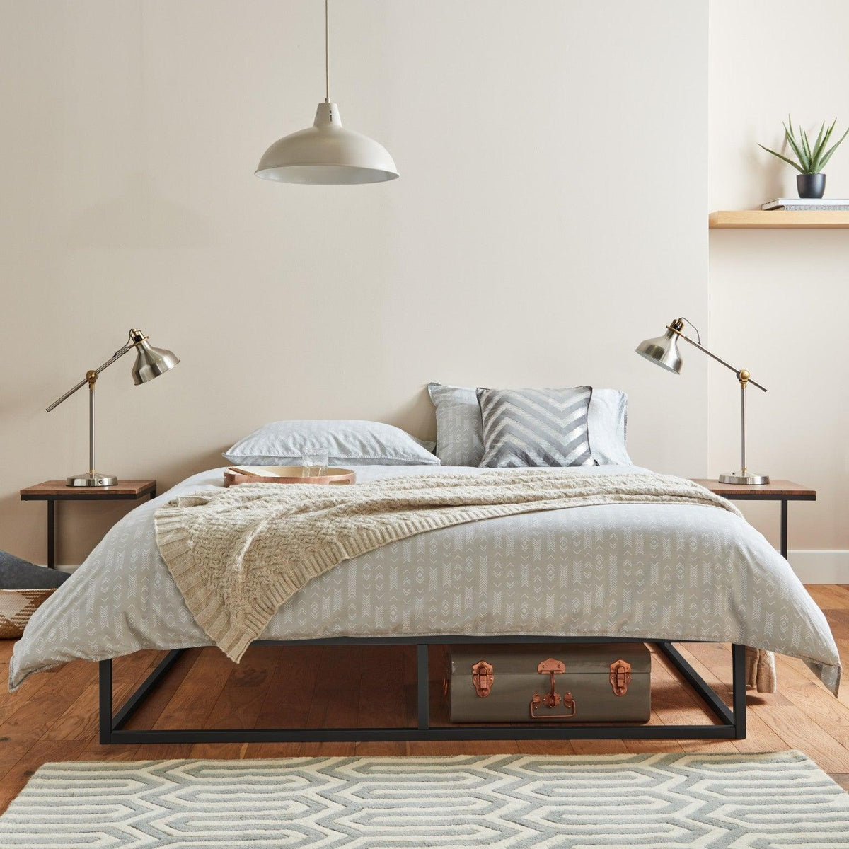 OUTLET-Indy Metal Platform Bed Double Black - Laura James