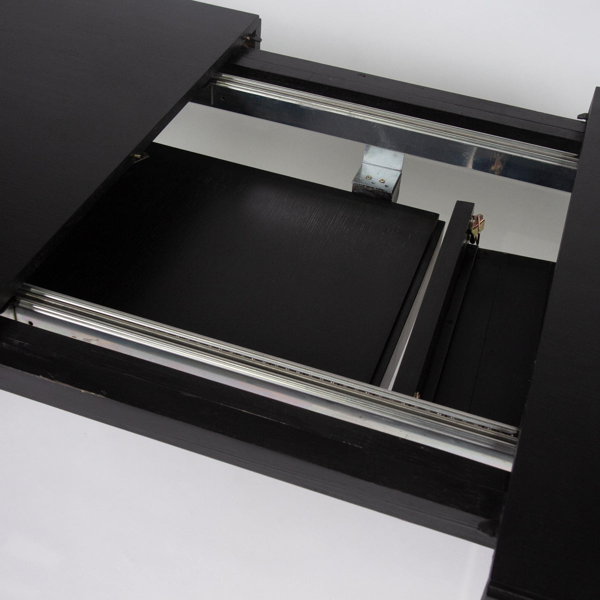 Magnus extendable dining table - black