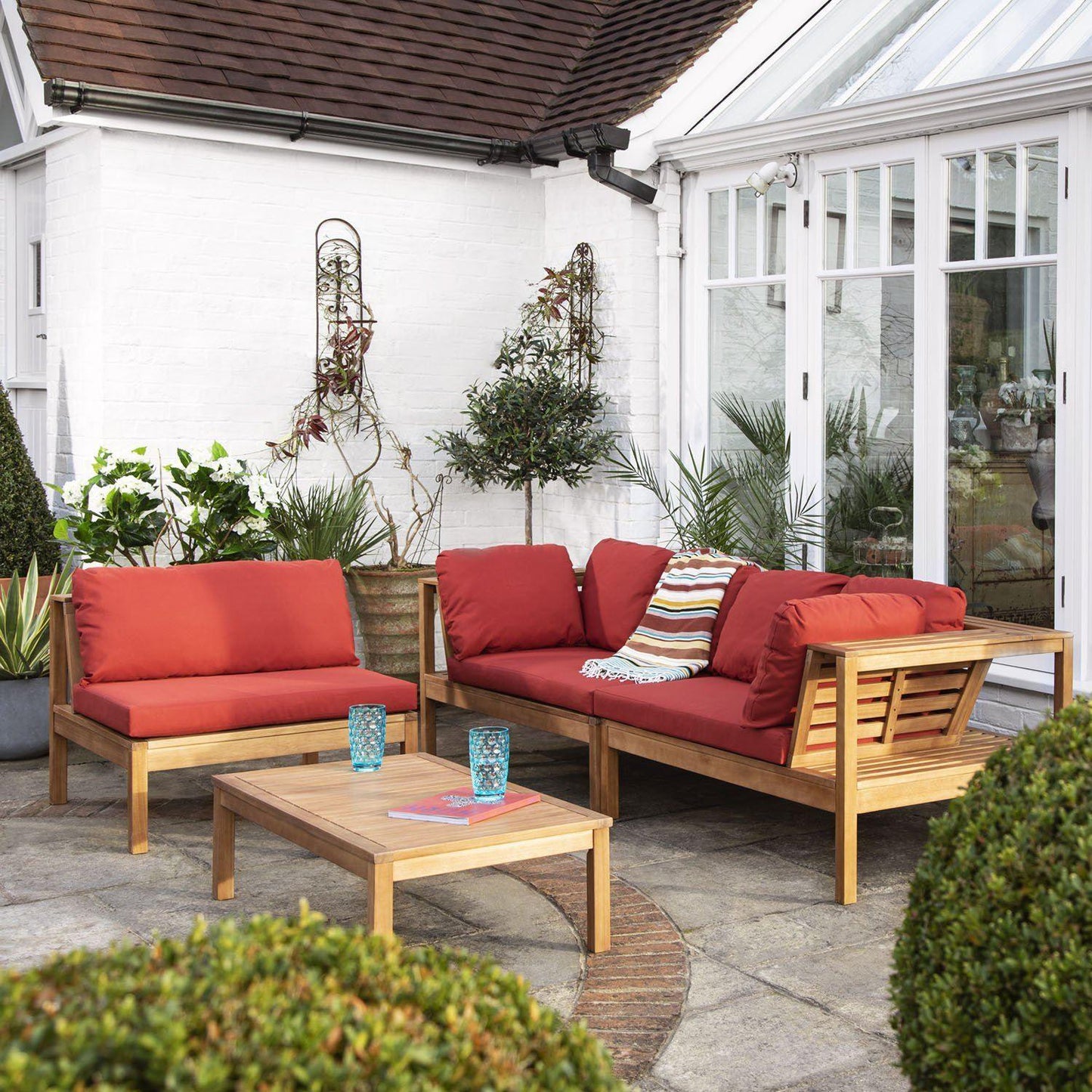 Dakota outdoor sofa set with cream LED premium parasol - acacia wood