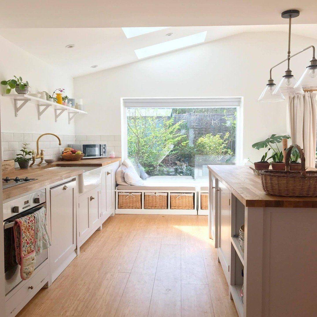 Fyfield Hallway Storage Bench in White with cushion - Laura James