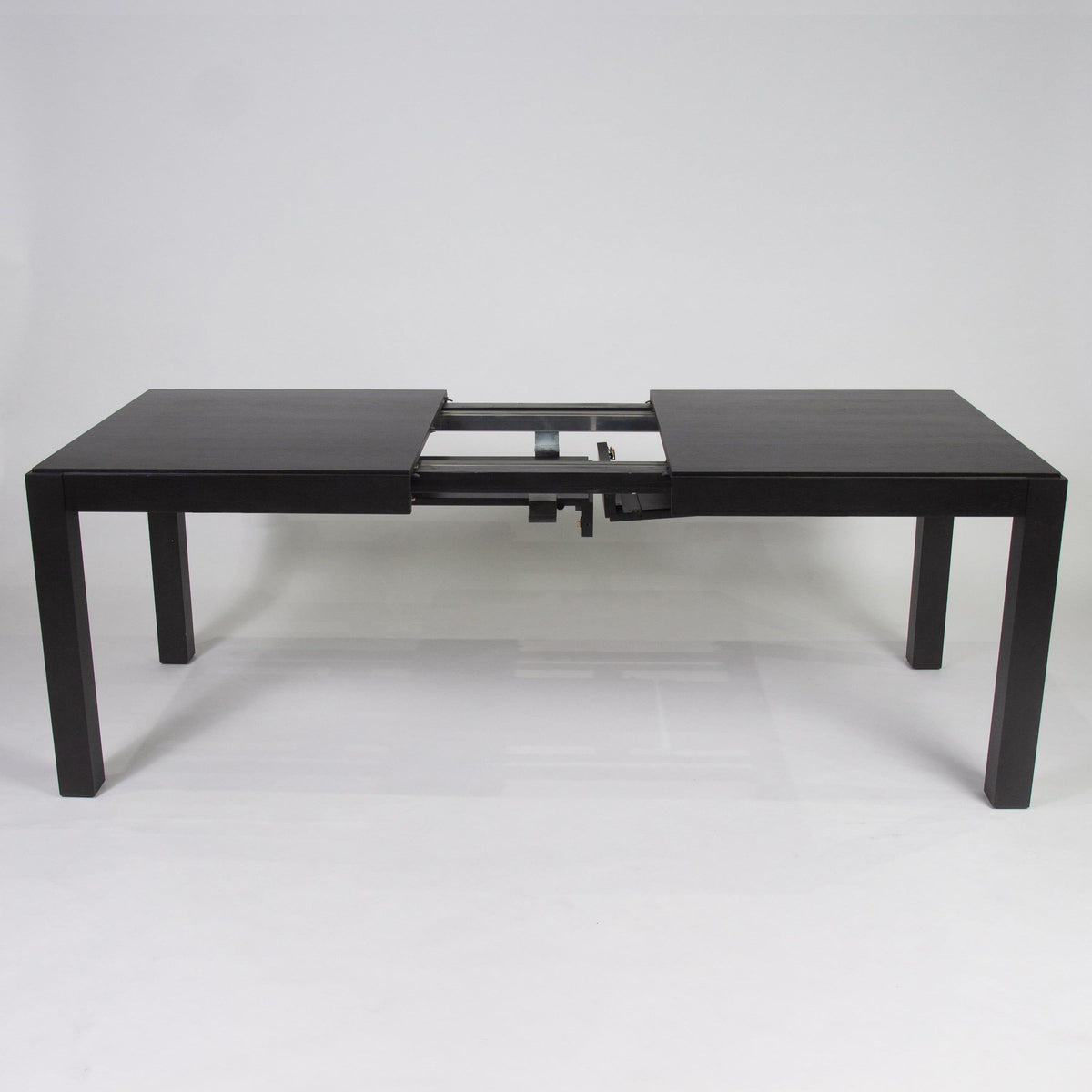 Magnus extendable dining table - black