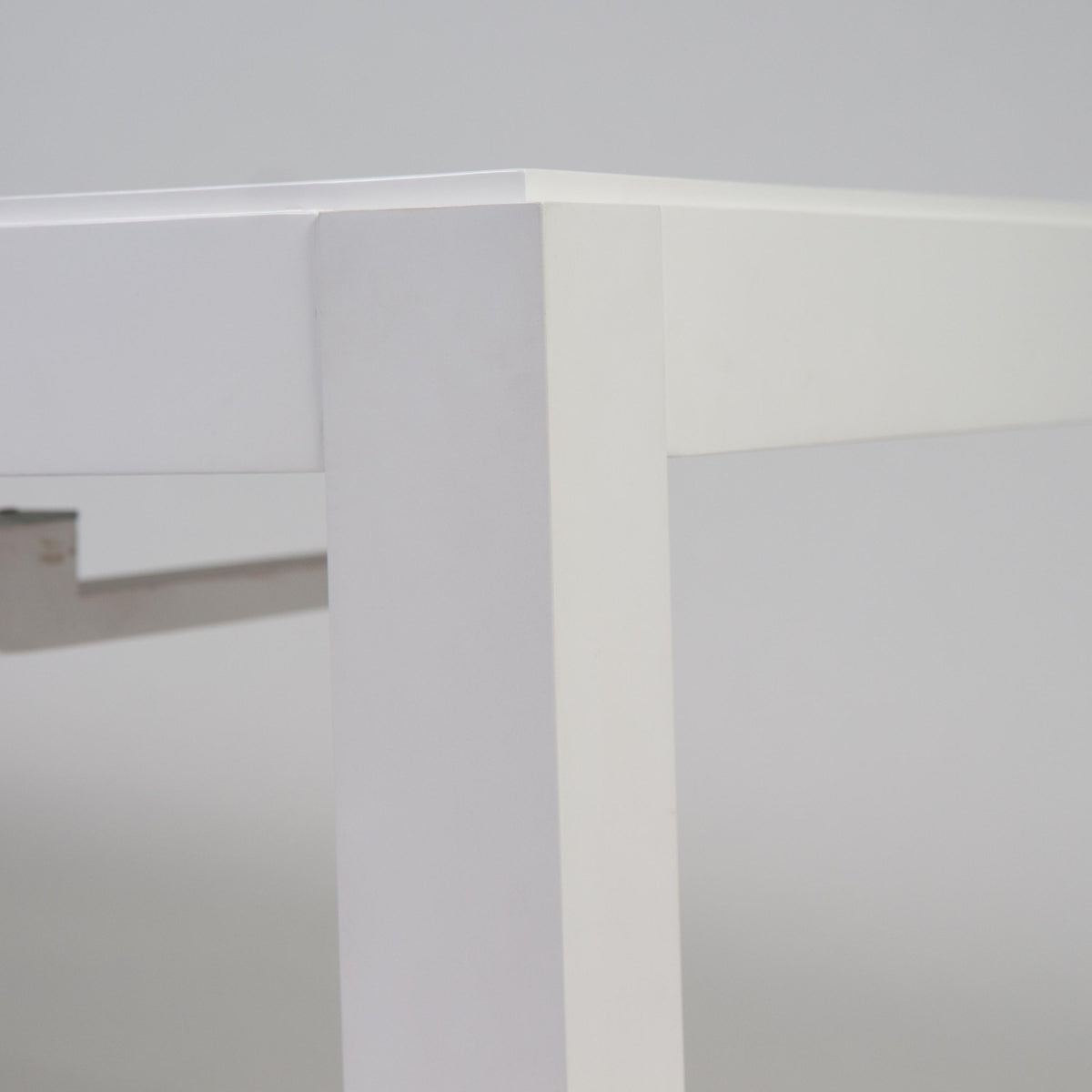 Magnus extendable dining table - white - Laura James