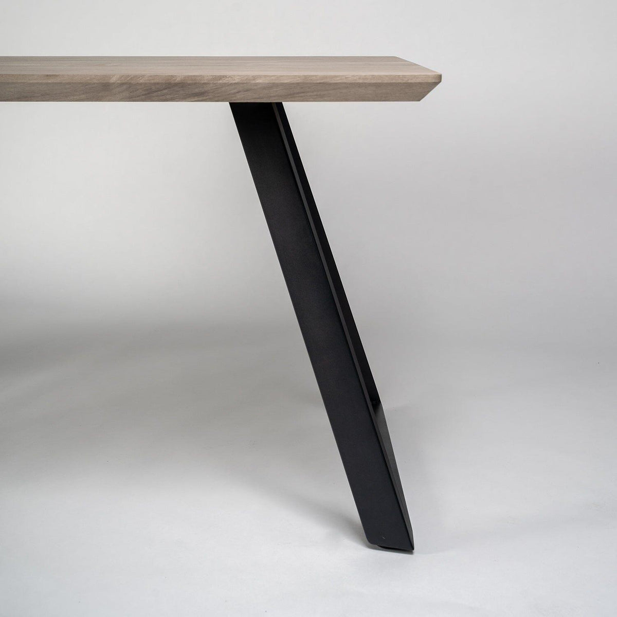 Outlet Atlas Wood Effect Dining Room Table with Black Legs