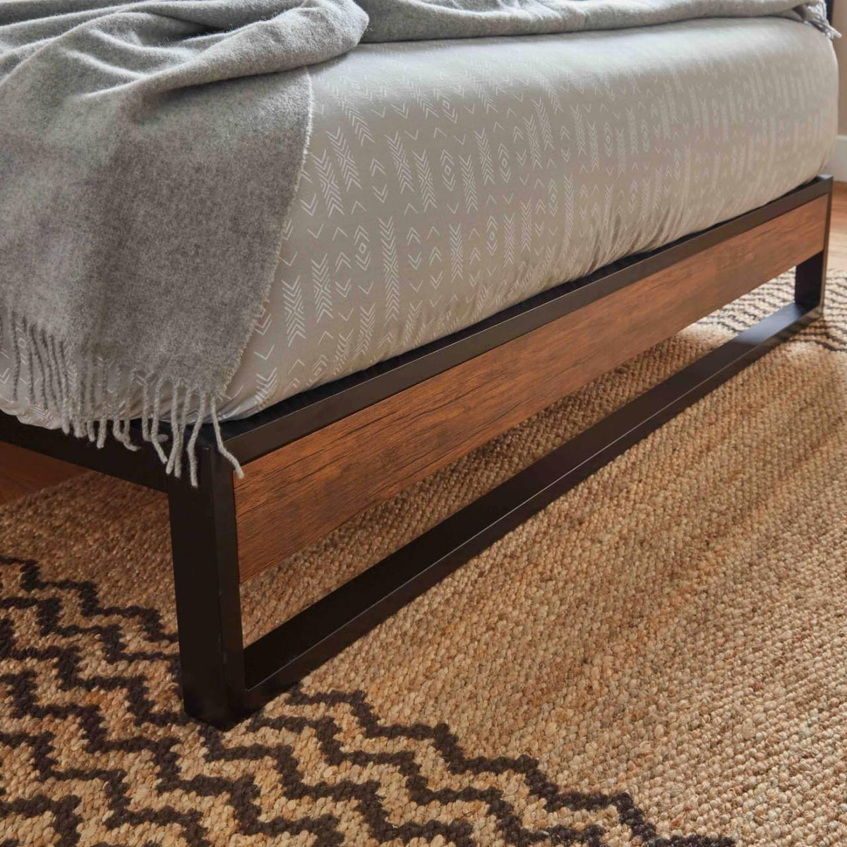 OUTLET-Heeley Metal and Wood bed King - Laura James