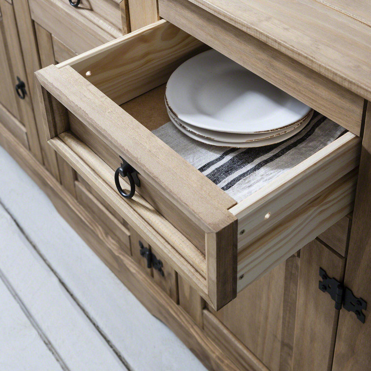 Outlet - Corona 3 door sideboard - Laura James
