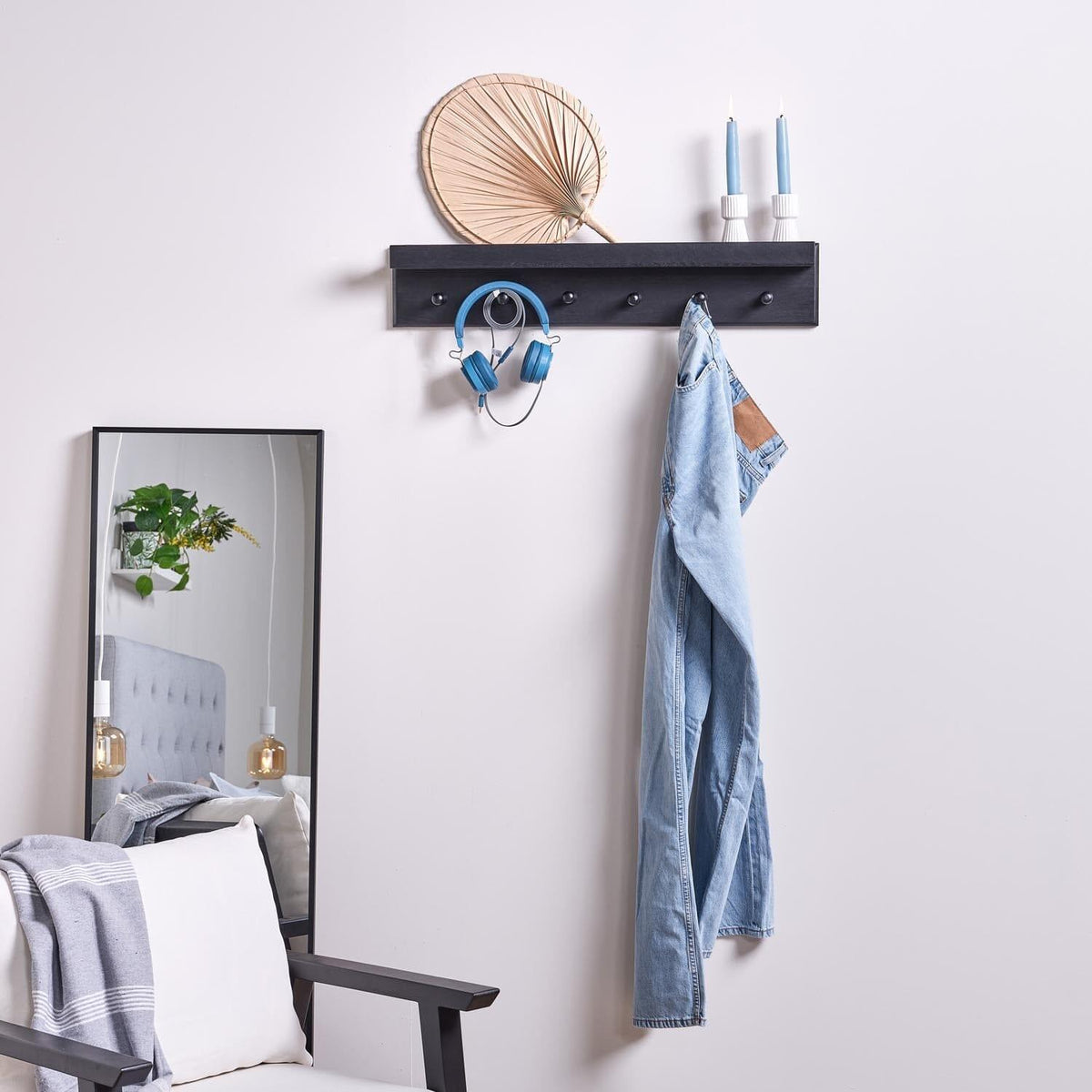 Wooden coat hook with shelf - black