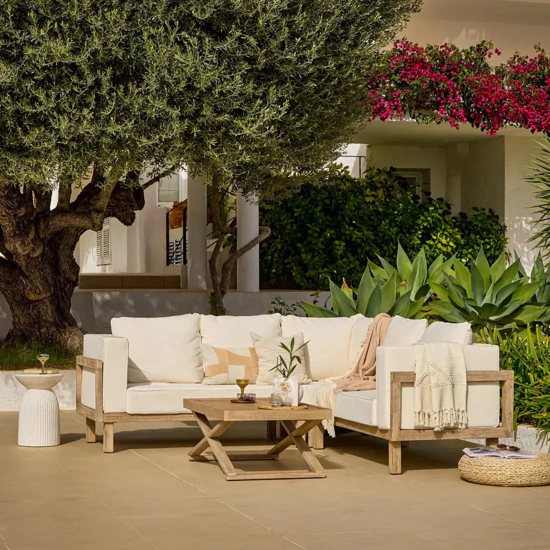 5 Ways to Design a Living Area in Your Garden