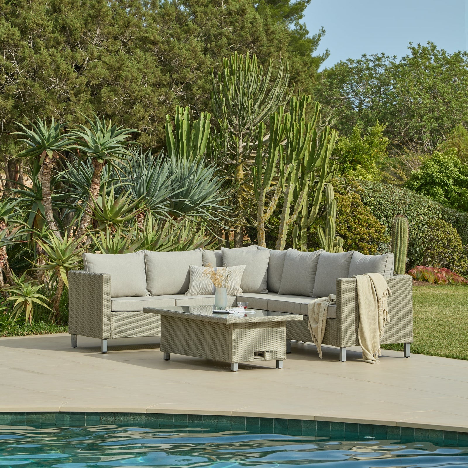 Rattan garden sofa shop and table