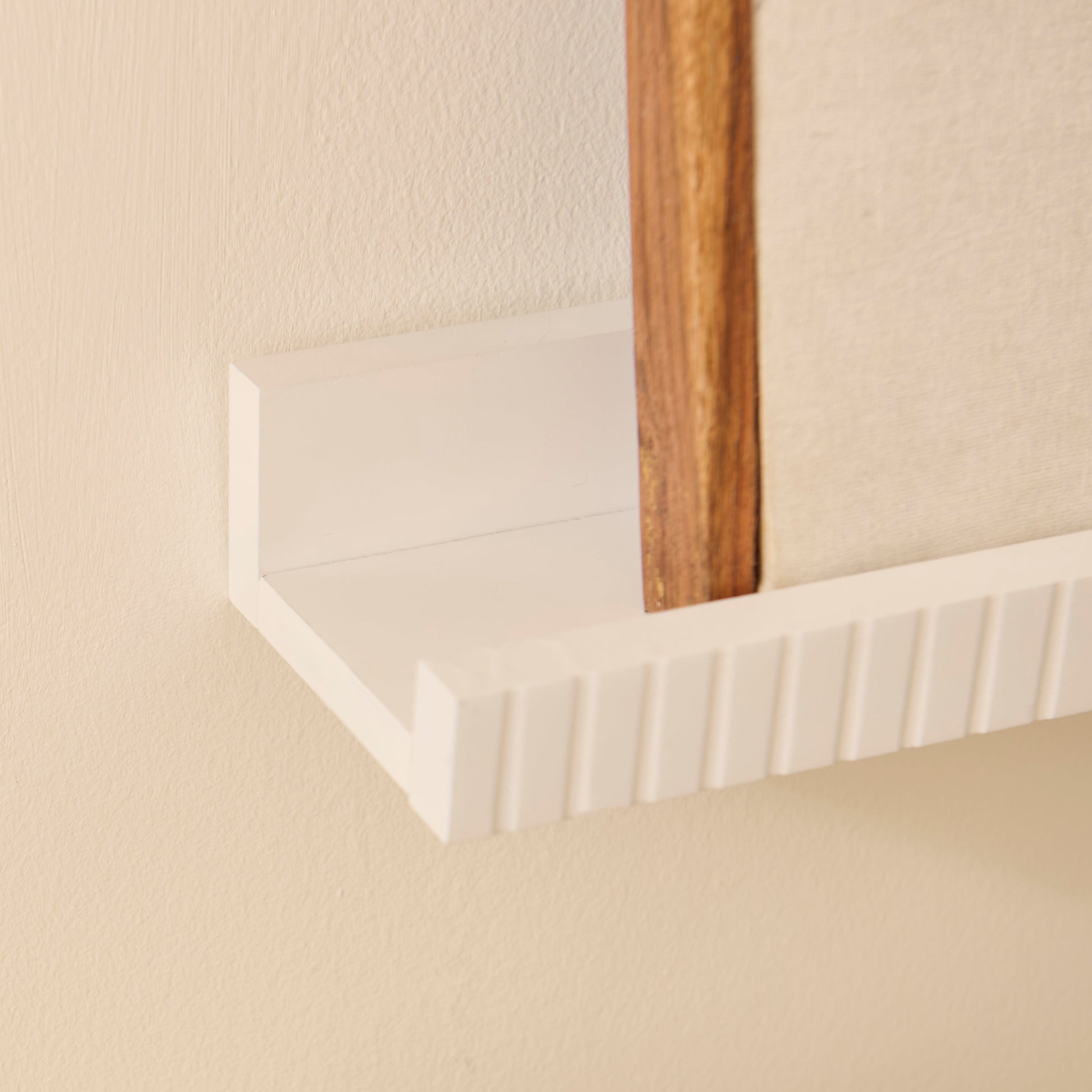 Alba_75cm_Picture_Ledge_Snow_White - Laura James