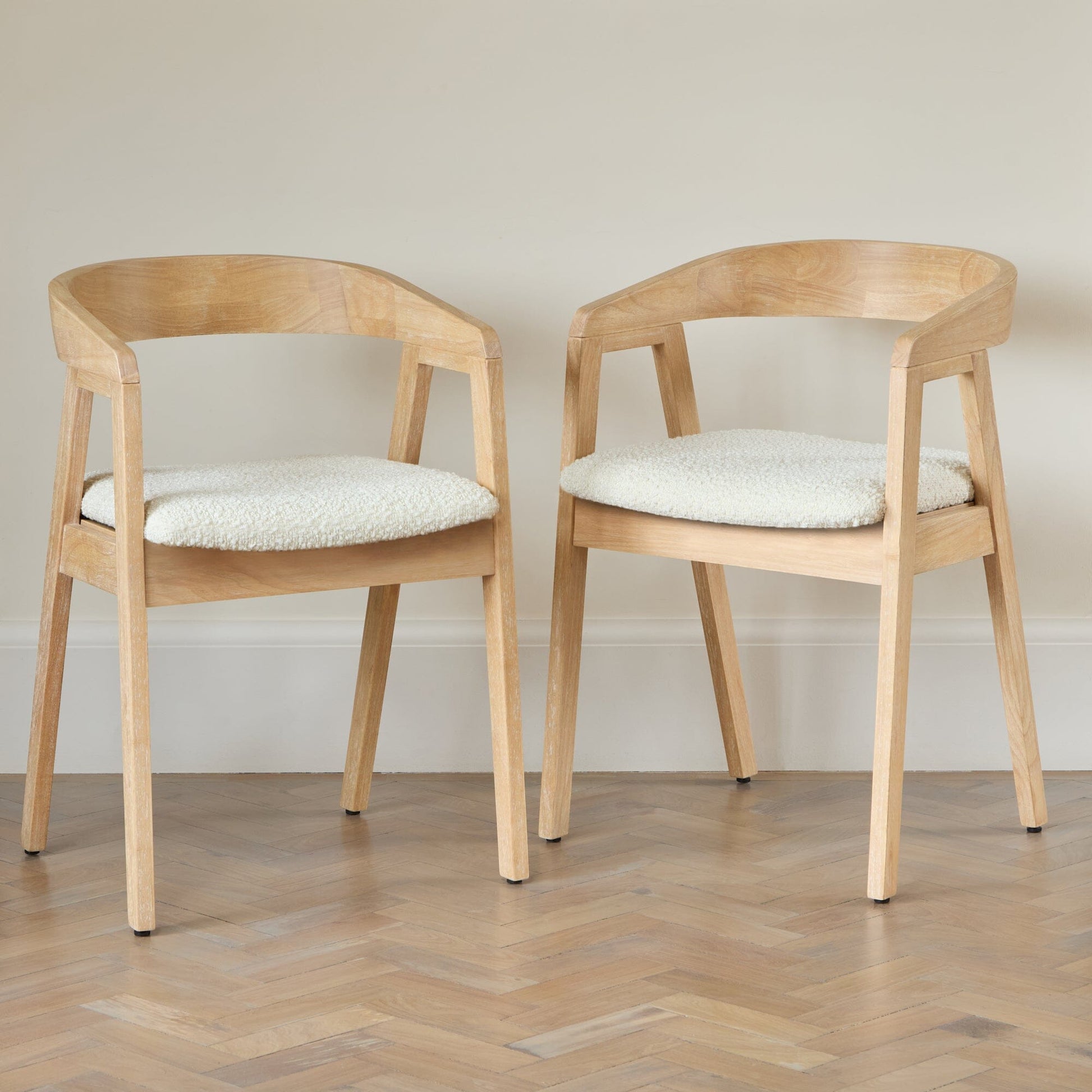 Paul_118-158cm_Extending_Dining_Table_Pale_Oak_Ella_Carver_Dining_Chairs_Off_White_Boucle-