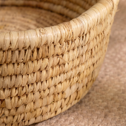 Kasheli 30cm Round Sea Grass Tray - Natural Date Leaf