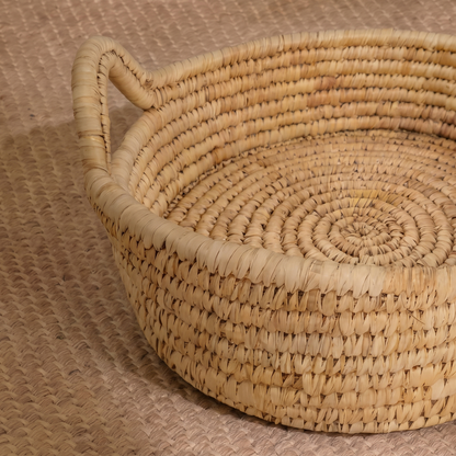 Kasheli 30cm Round Sea Grass Tray - Natural Date Leaf